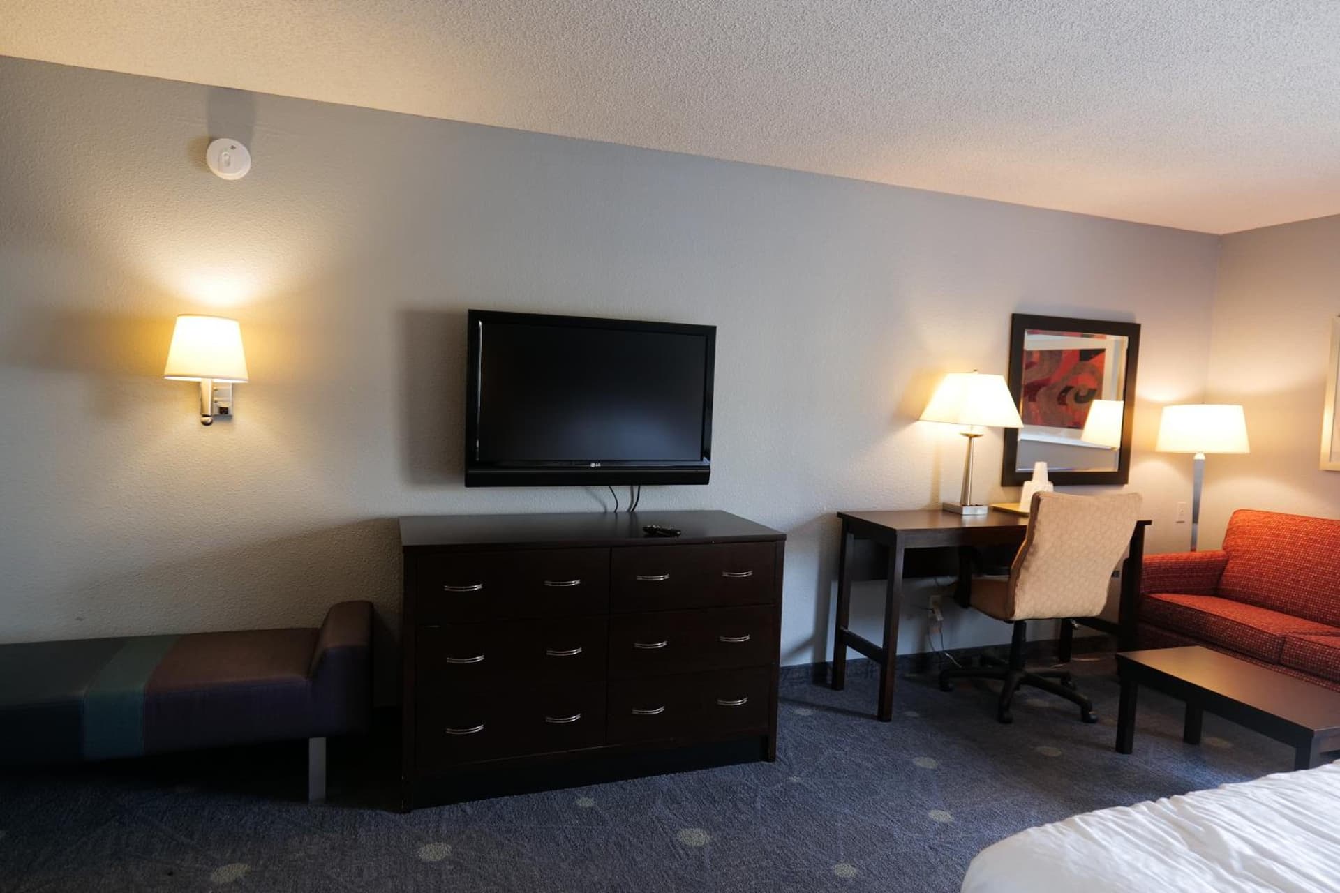 Baymont by Wyndham Flint Airport North gallery photo in Flint, MI — image 40