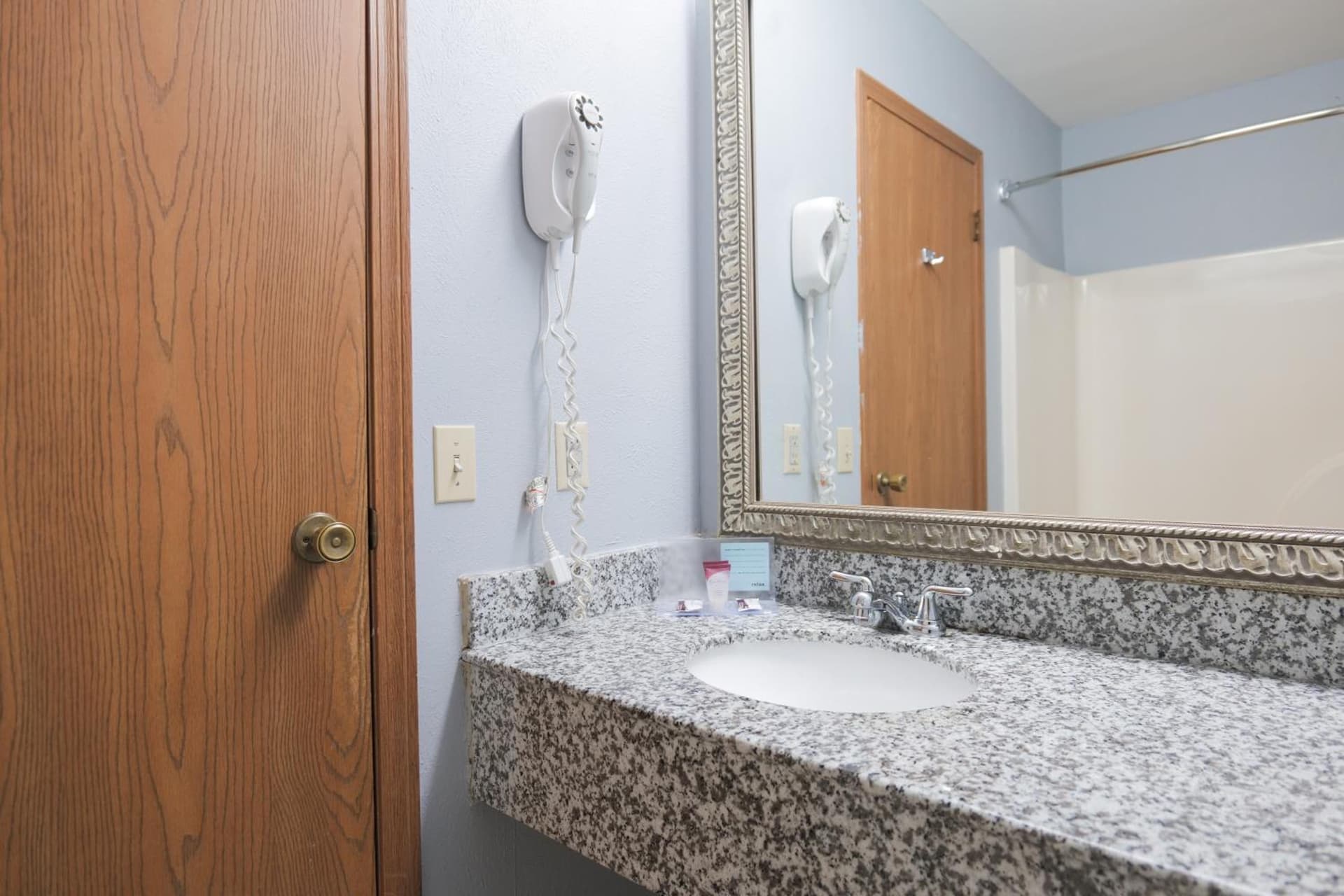 Baymont by Wyndham Flint Airport North gallery photo in Flint, MI — image 17