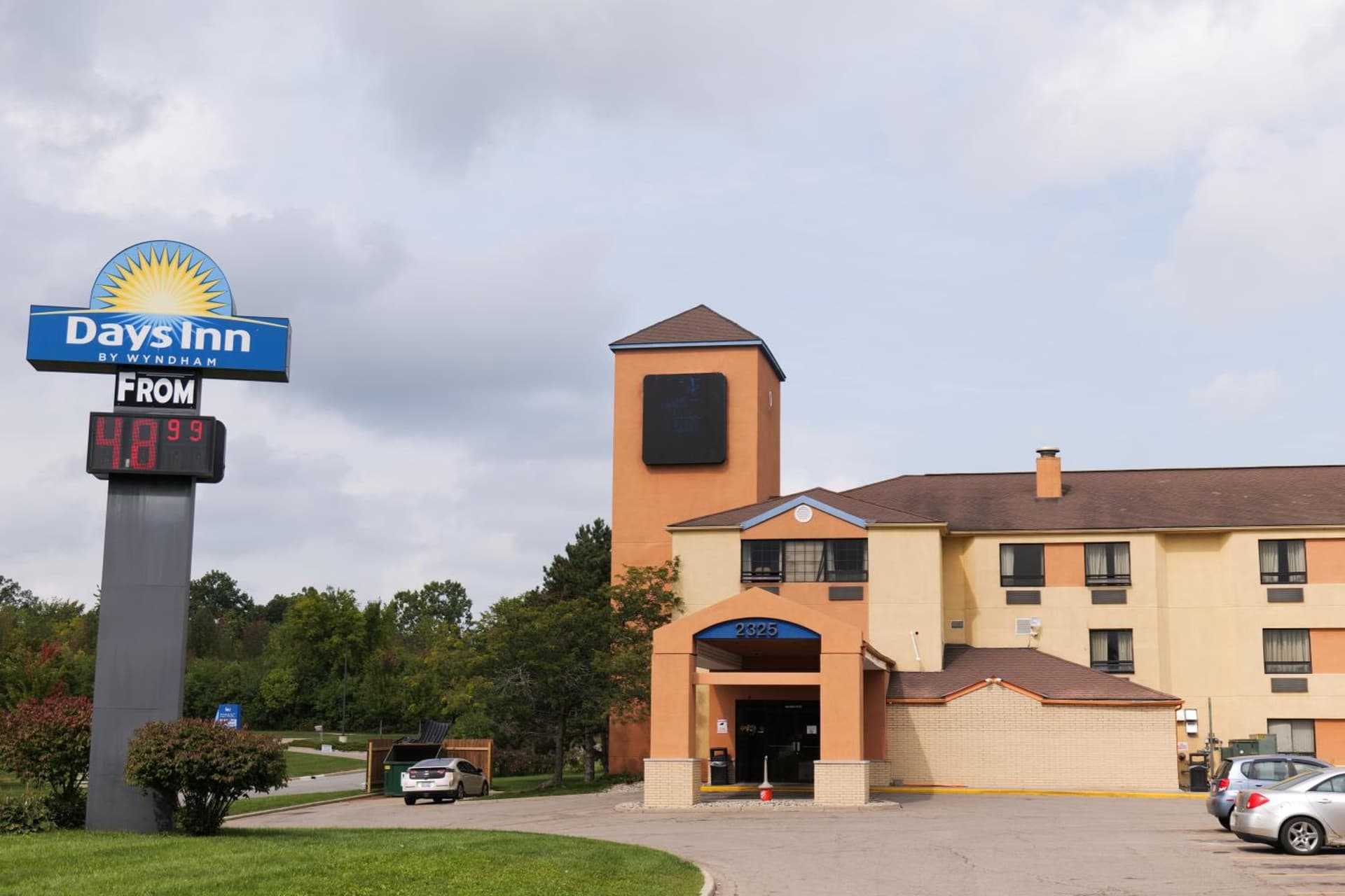 Days Inn by Wyndham Flint/Bishop International Airport interior in Flint, MI — gallery photo 2