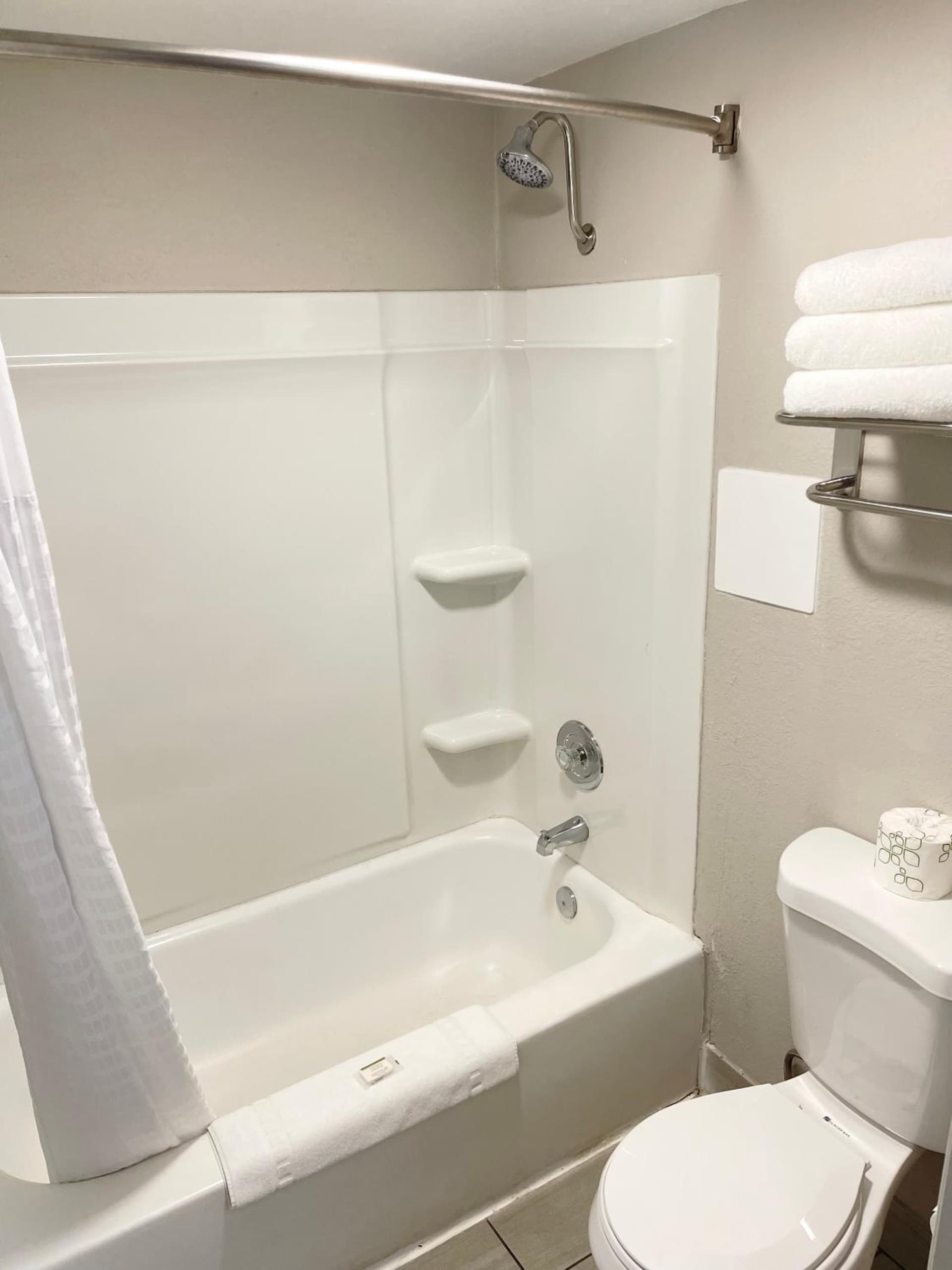 Days Inn & Suites by Wyndham Spokane gallery photo in Spokane, WA — image 38