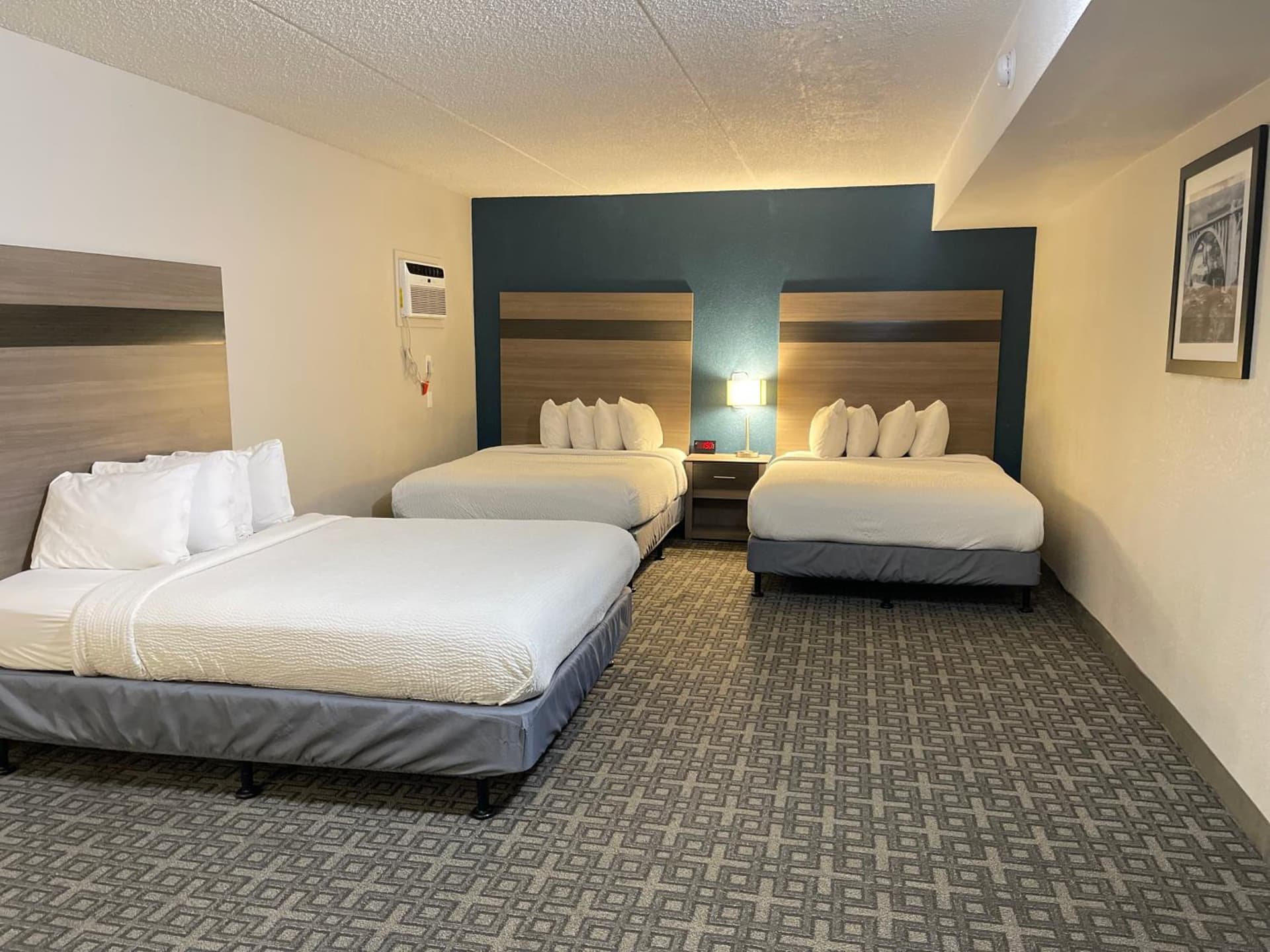 Days Inn & Suites by Wyndham Spokane gallery photo in Spokane, WA — image 23