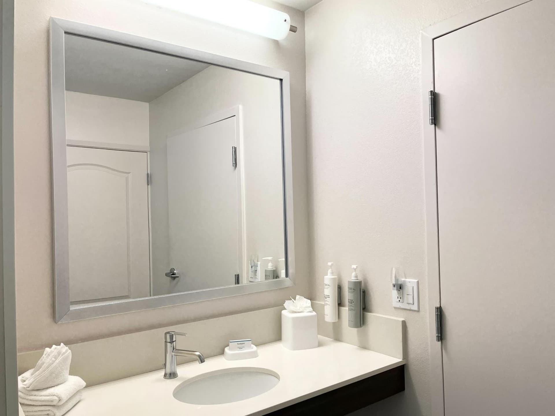 Hampton Inn Channel Islands Harbor gallery photo in Oxnard, CA — image 15