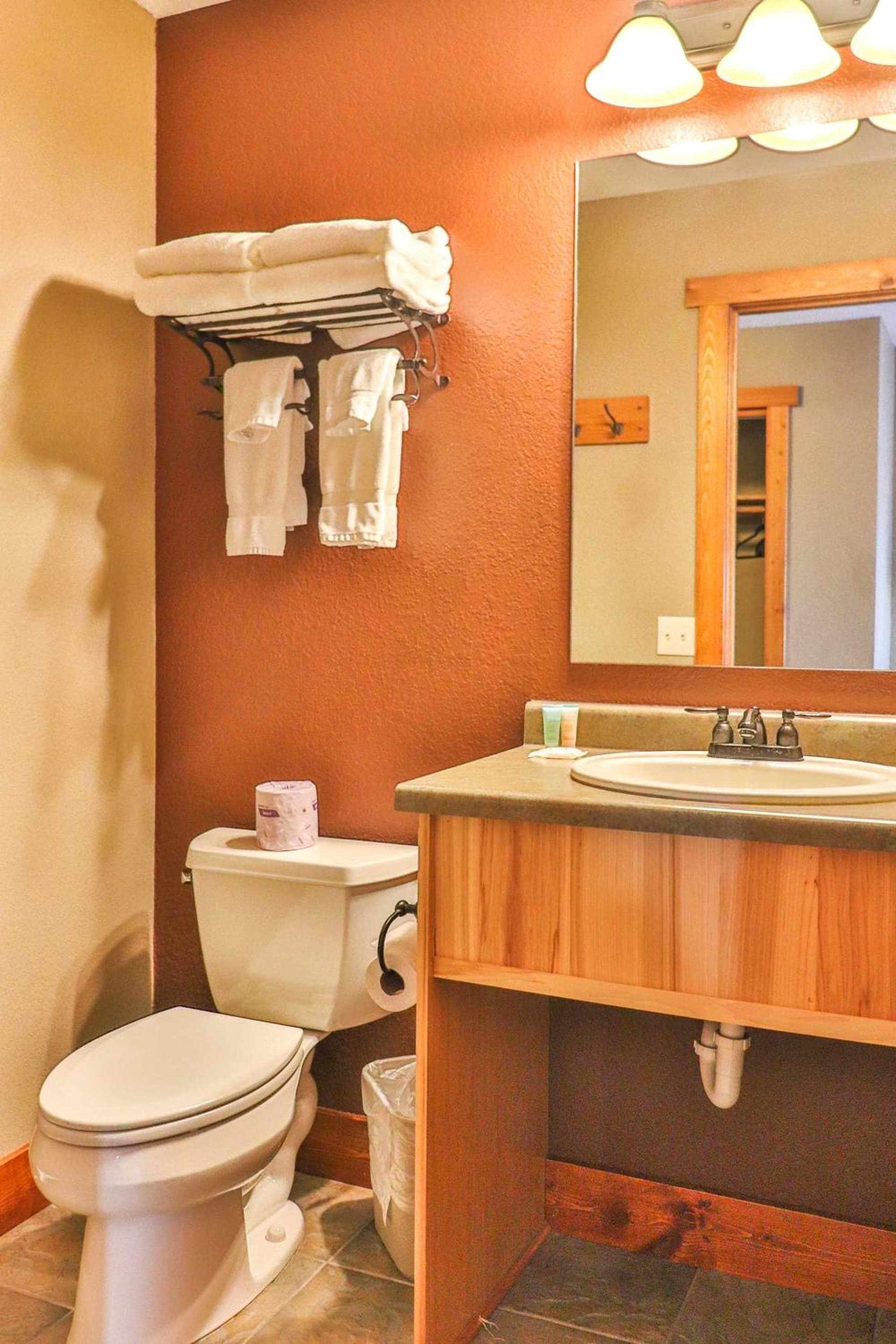 Good Ol Days Resort interior in Nisswa, MN — gallery photo 2