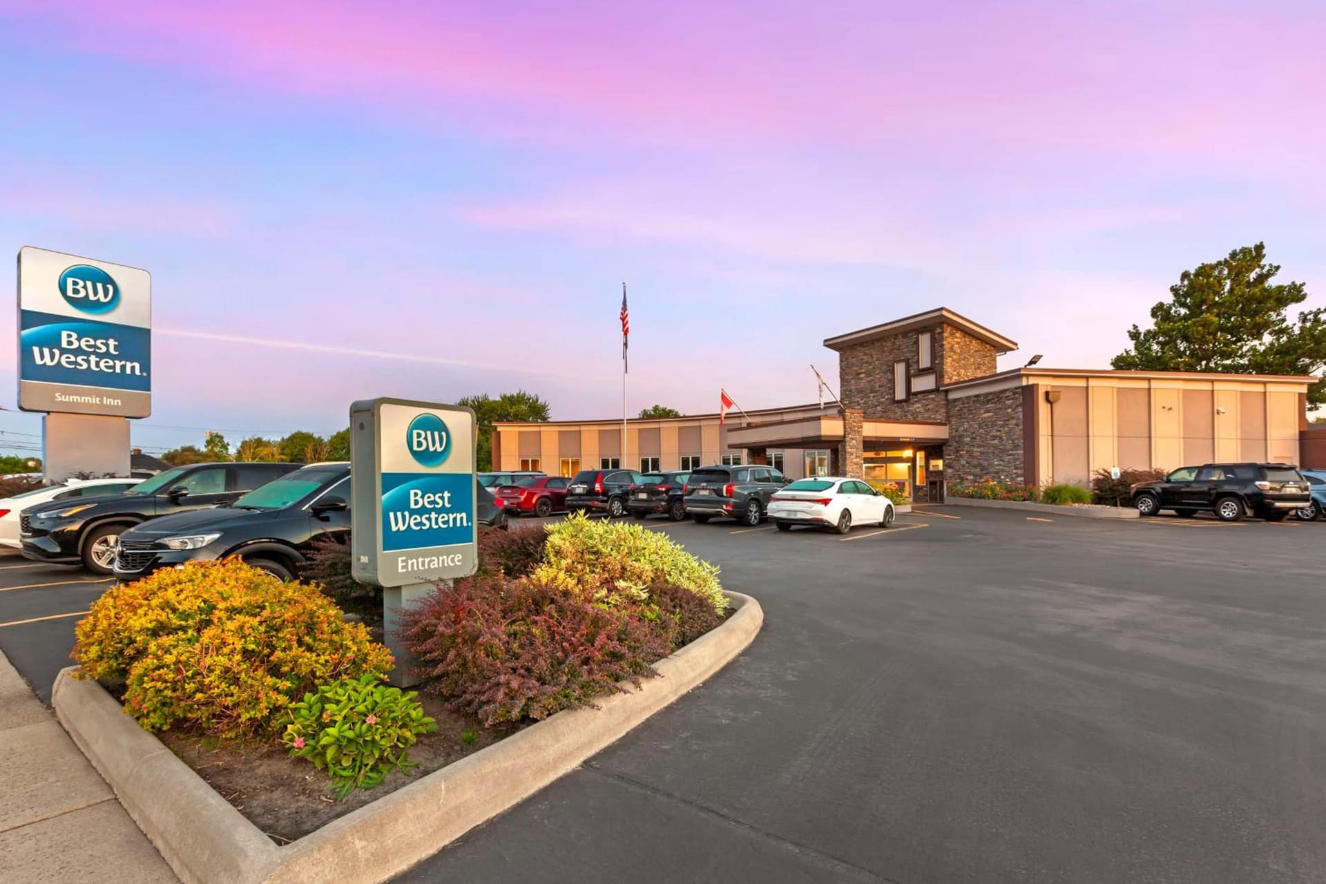 Best Western Summit Inn featured exterior or lobby in Niagara Falls, NY — similar hotel