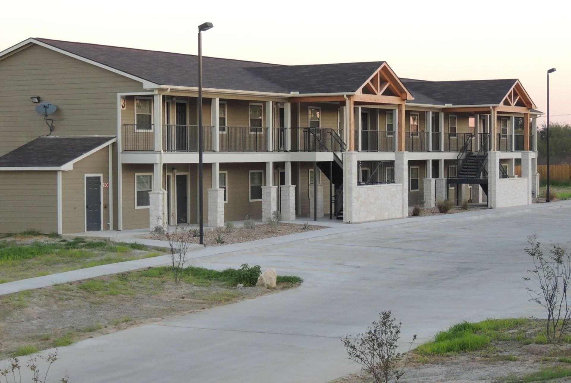 Eagle's Den Suites Big Spring a Travelodge by Wyndham interior in Big Spring, TX — gallery photo 2