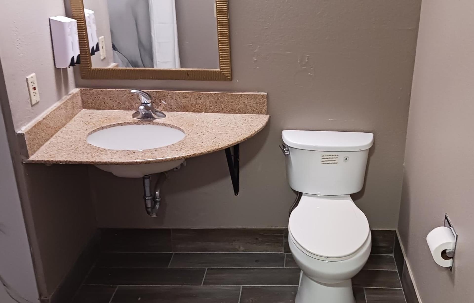 Red Roof Inn Huntsville, AL property views in Huntsville, AL — gallery photo 3