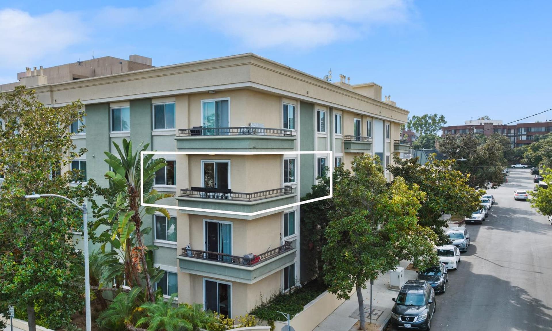 Beverly Hills Glamour Oasis 2 BR Apt with Parking 304 featured exterior or lobby in Los Angeles, CA — similar hotel
