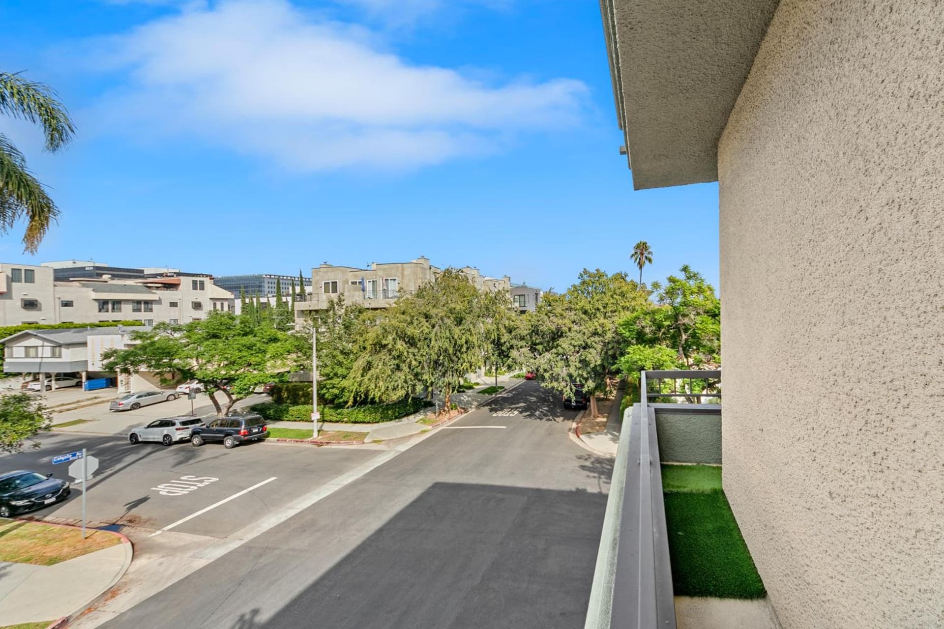 Beverly Hills Glamour Oasis 2 BR Apt with Parking 304 property views in Los Angeles, CA — gallery photo 3