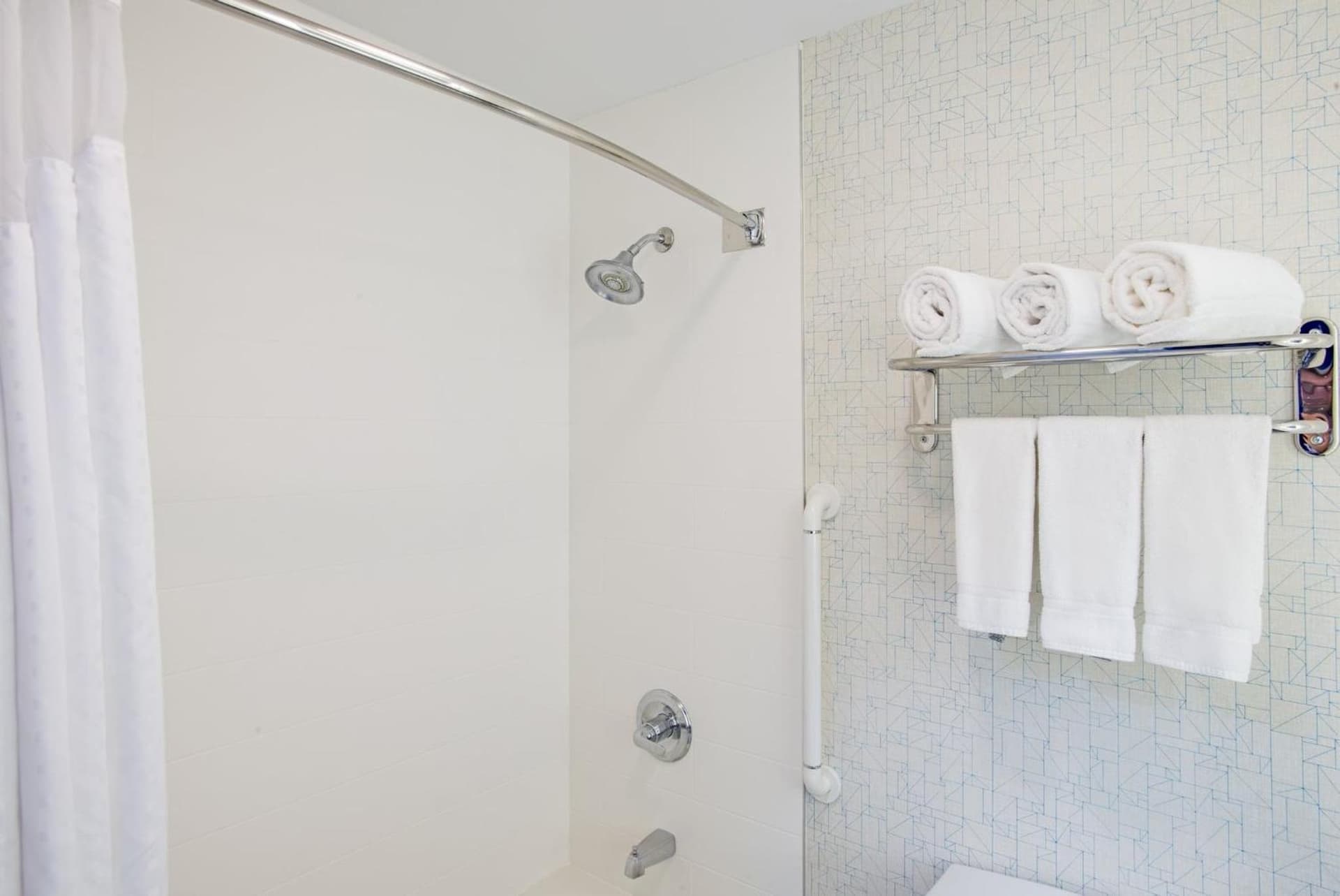 Holiday Inn Express Hotel & Suites Boston - Marlboro by IHG gallery photo in Hudson — image 13