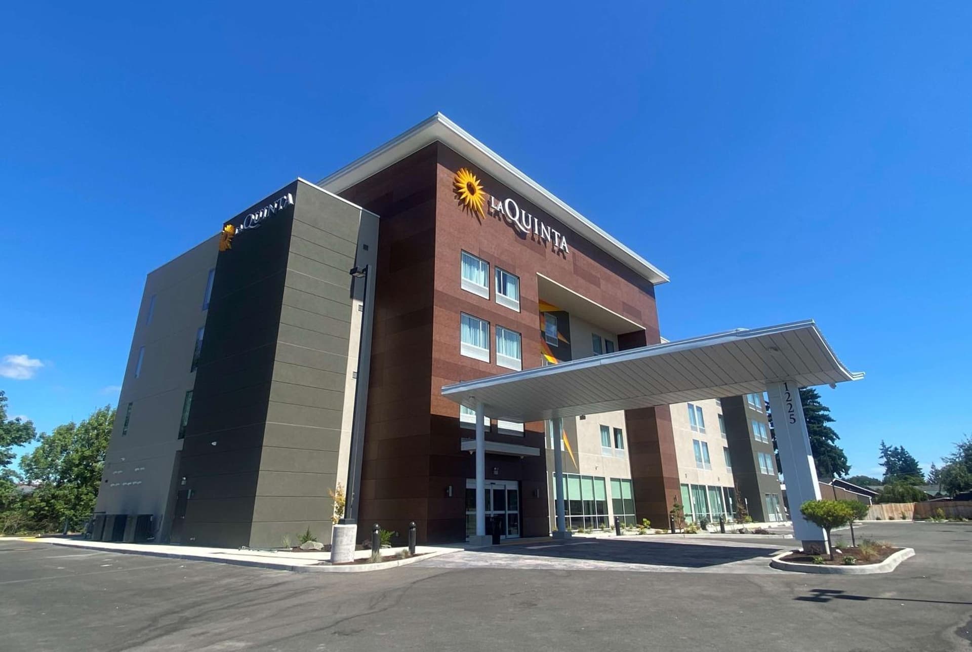 La Quinta Inn & Suites by Wyndham Centralia featured exterior or lobby in Centralia, WA — similar hotel