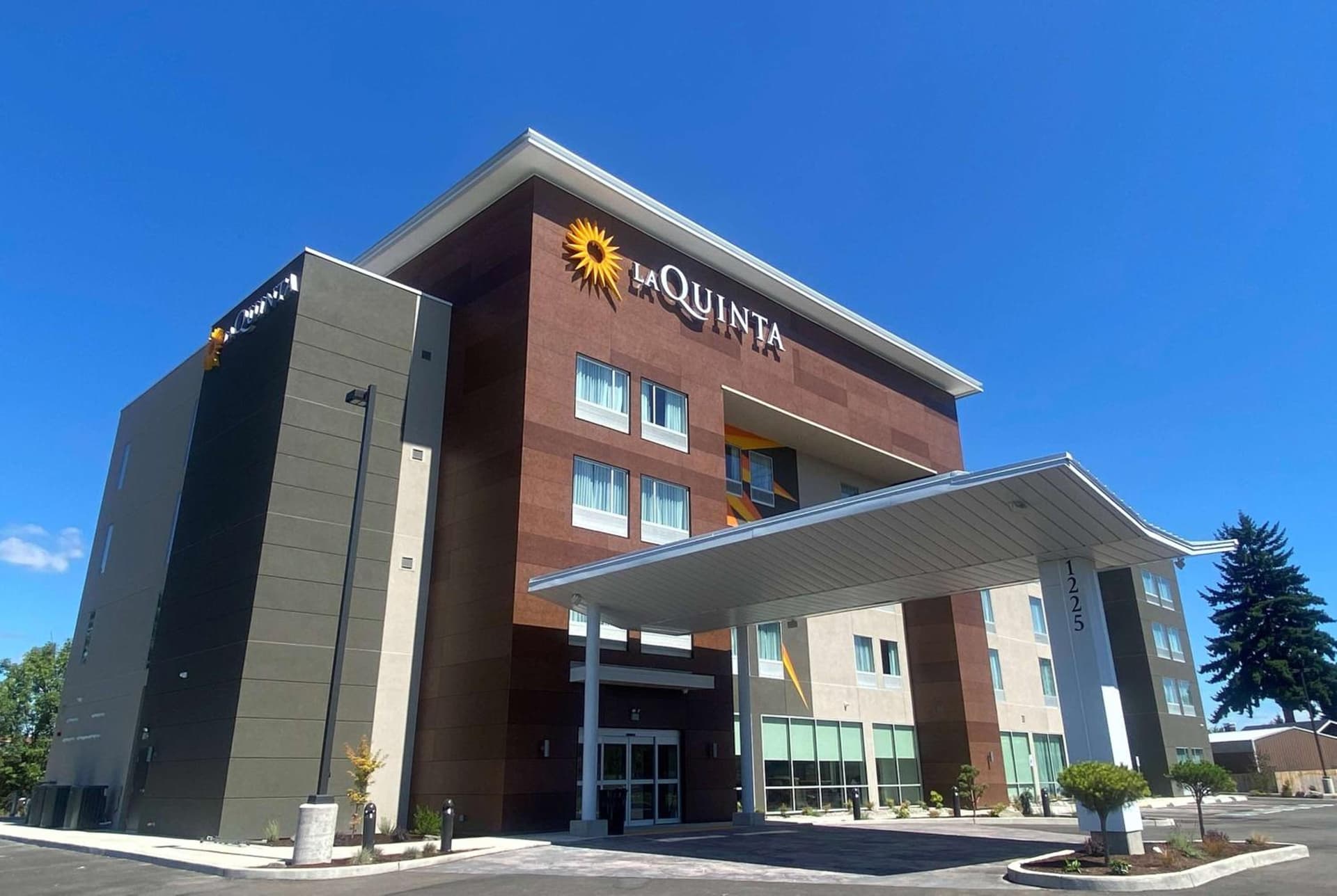 La Quinta Inn & Suites by Wyndham Centralia property views in Centralia, WA — gallery photo 3