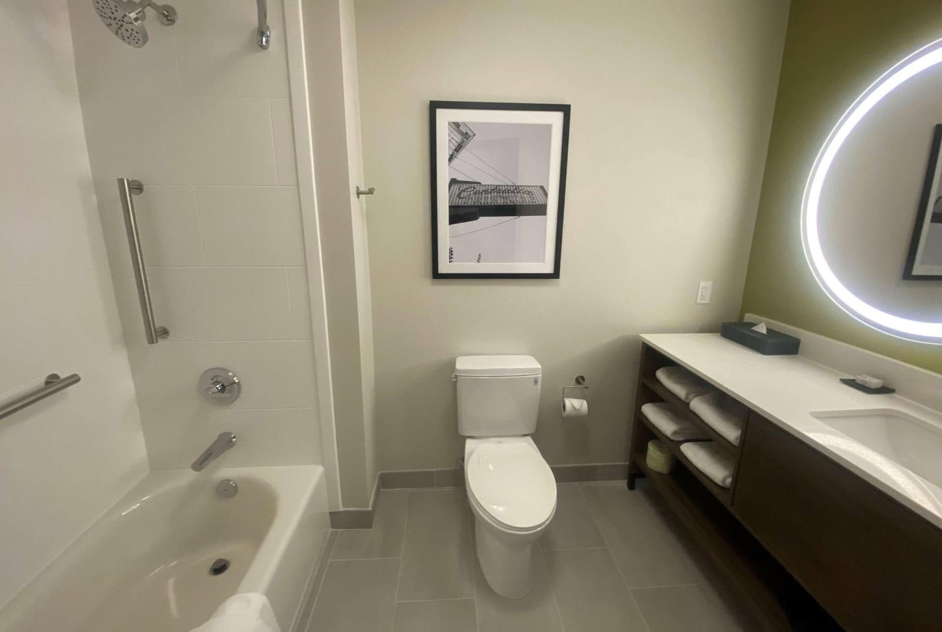 La Quinta Inn & Suites by Wyndham Centralia gallery photo in Centralia, WA — image 11
