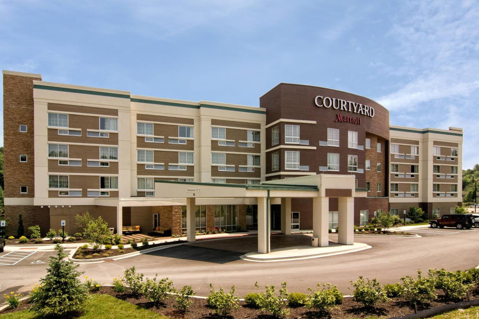 Courtyard by Marriott Bridgeport Clarksburg interior in Bridgeport, WV — gallery photo 2