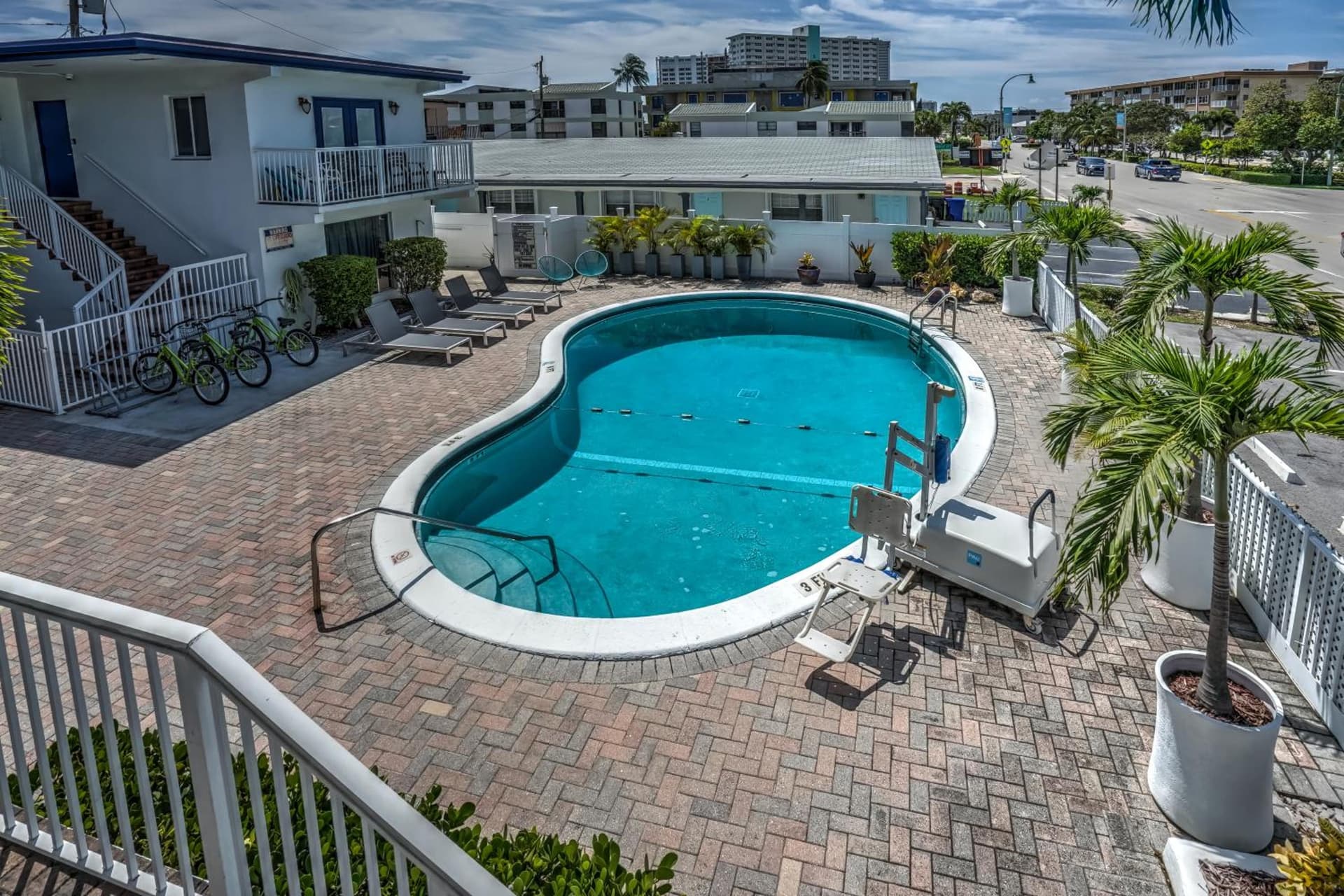 Blue Strawberry by the Sea property views in Fort Lauderdale, FL — gallery photo 3