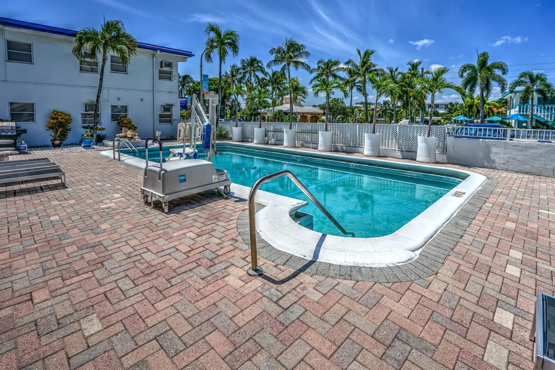 Blue Strawberry by the Sea interior in Fort Lauderdale, FL — gallery photo 2