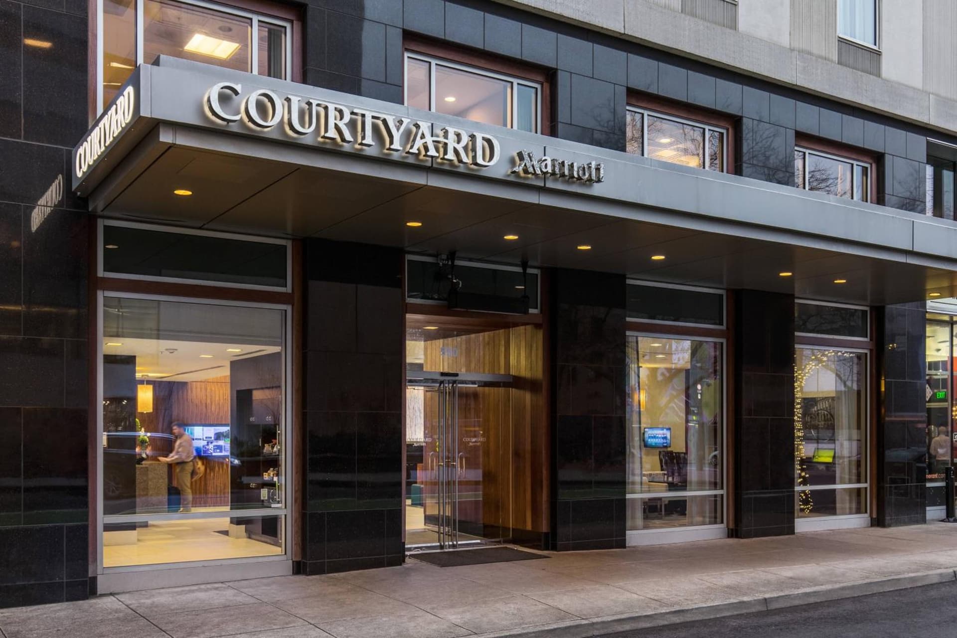 Courtyard by Marriott Portland City Center interior in Portland, OR — gallery photo 2