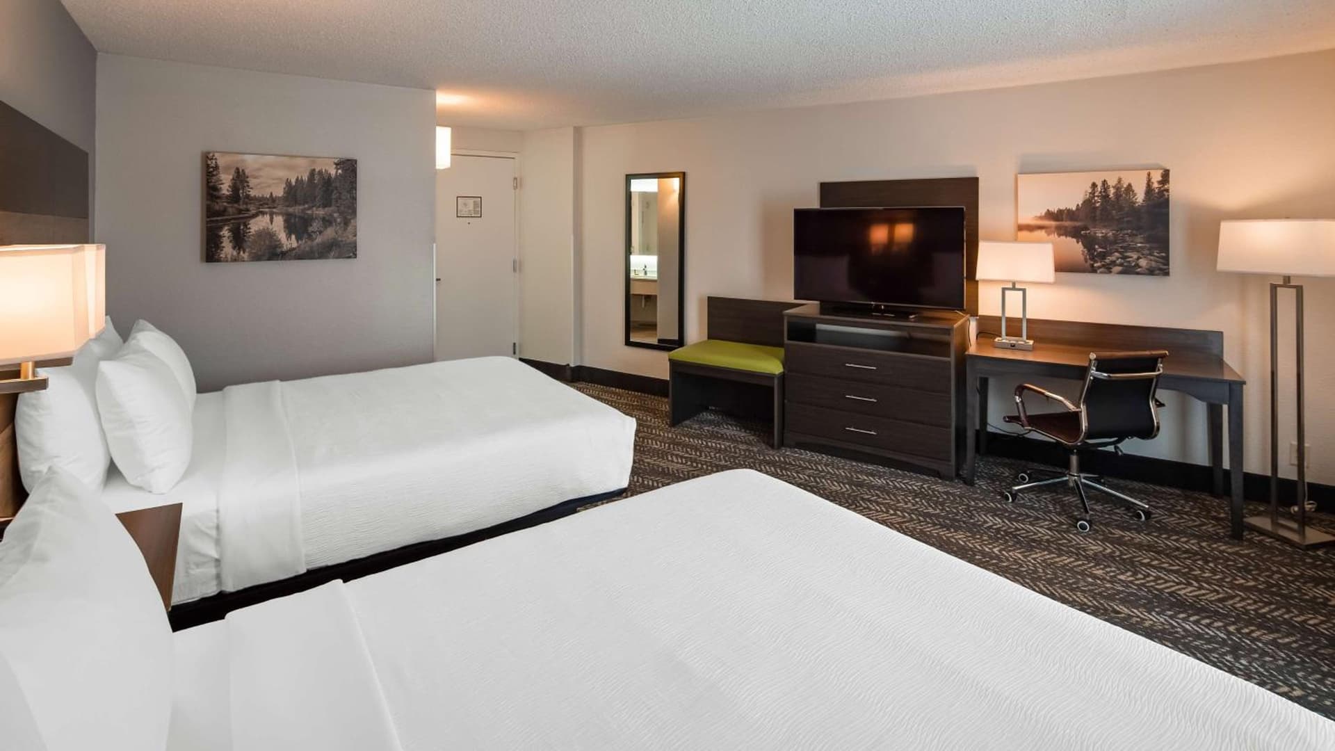 Best Western Plus Wausau Tower Inn interior in Wausau, WI — gallery photo 2