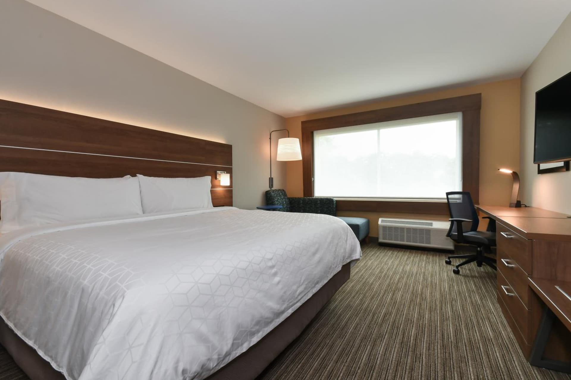 Holiday Inn Express & Suites Charlotte - Ballantyne by IHG interior in Charlotte, NC — gallery photo 2