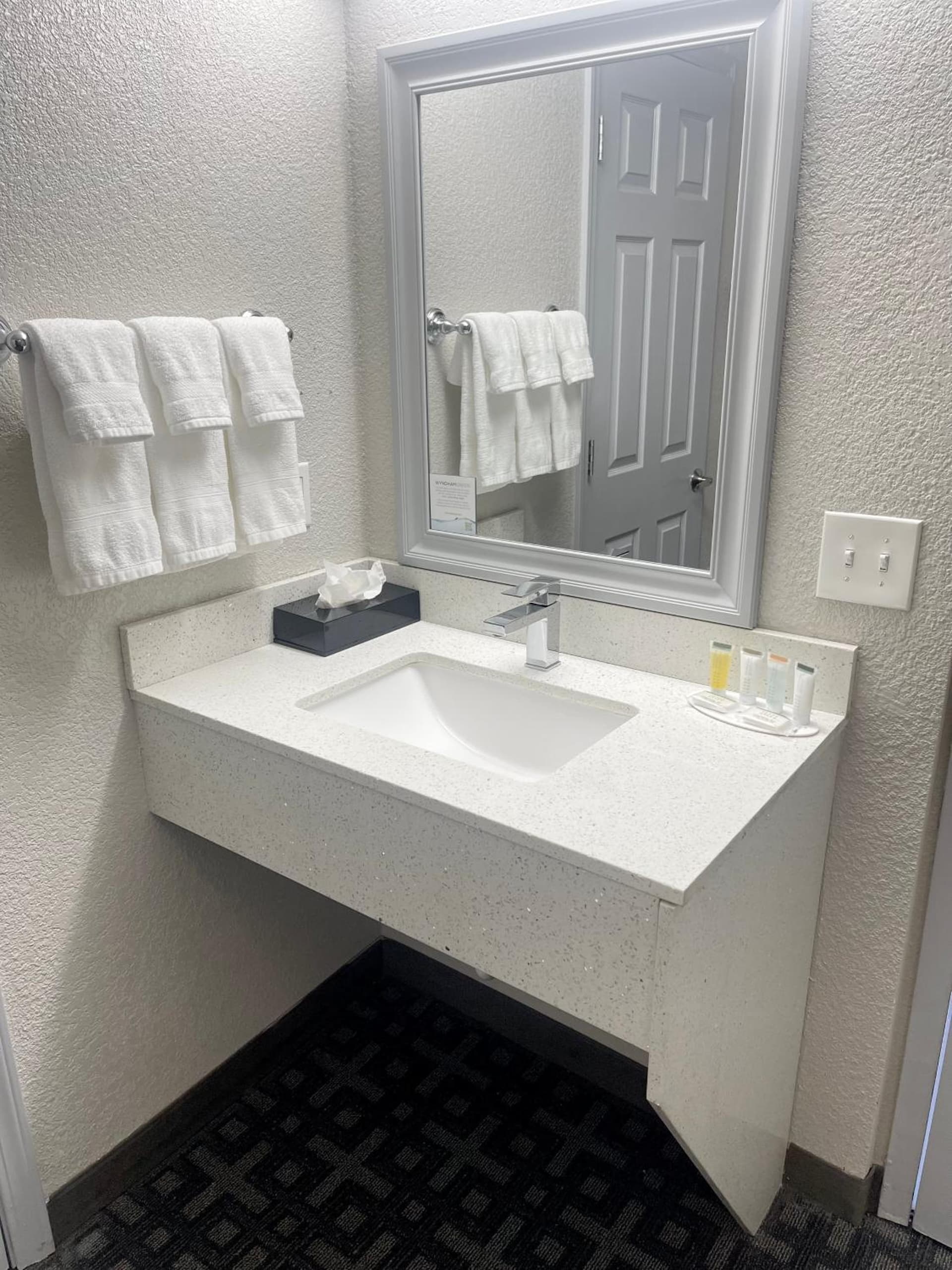 Days Inn & Suites by Wyndham Spokane gallery photo in Spokane, WA — image 36