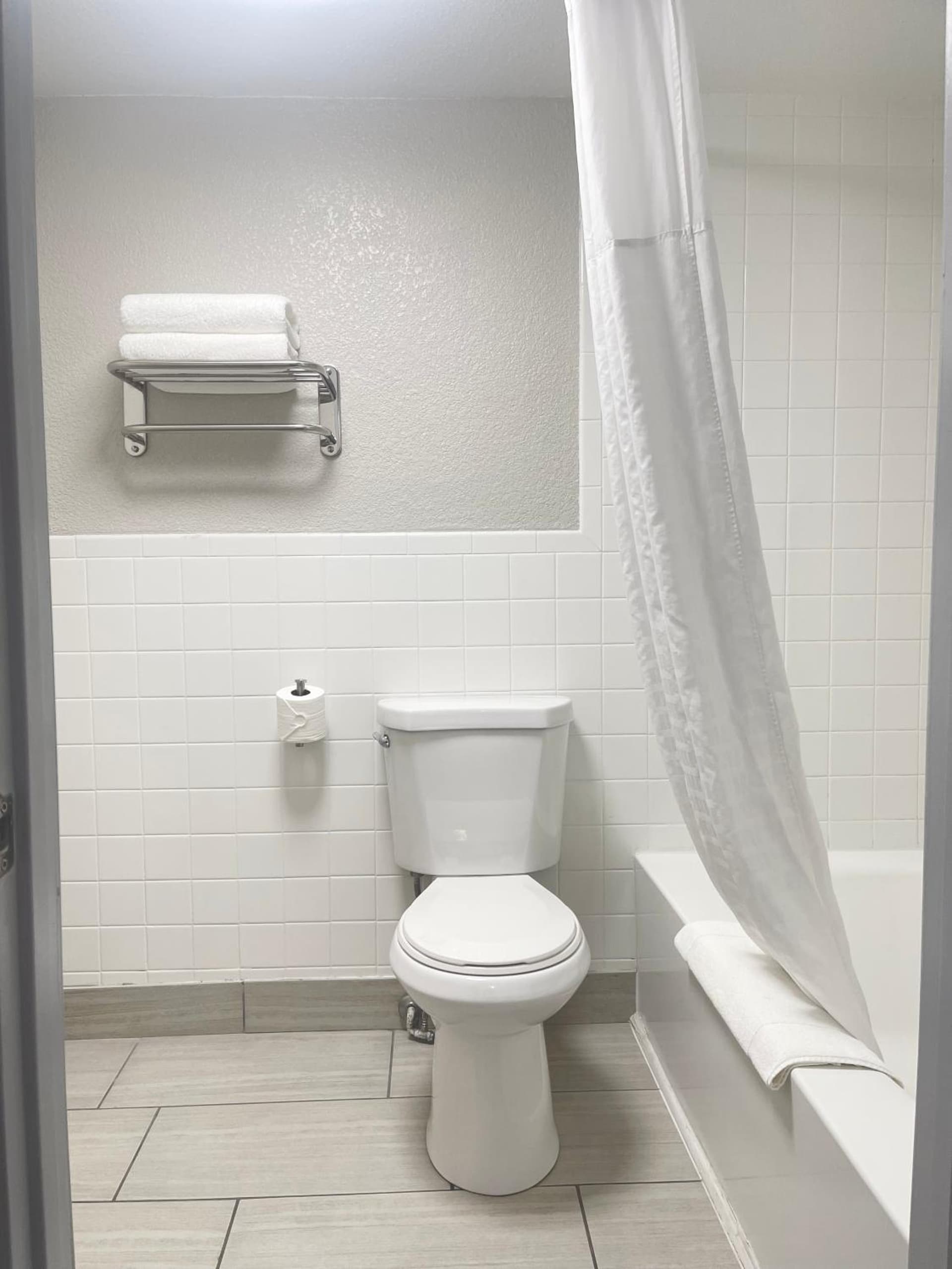 Days Inn & Suites by Wyndham Spokane gallery photo in Spokane, WA — image 30