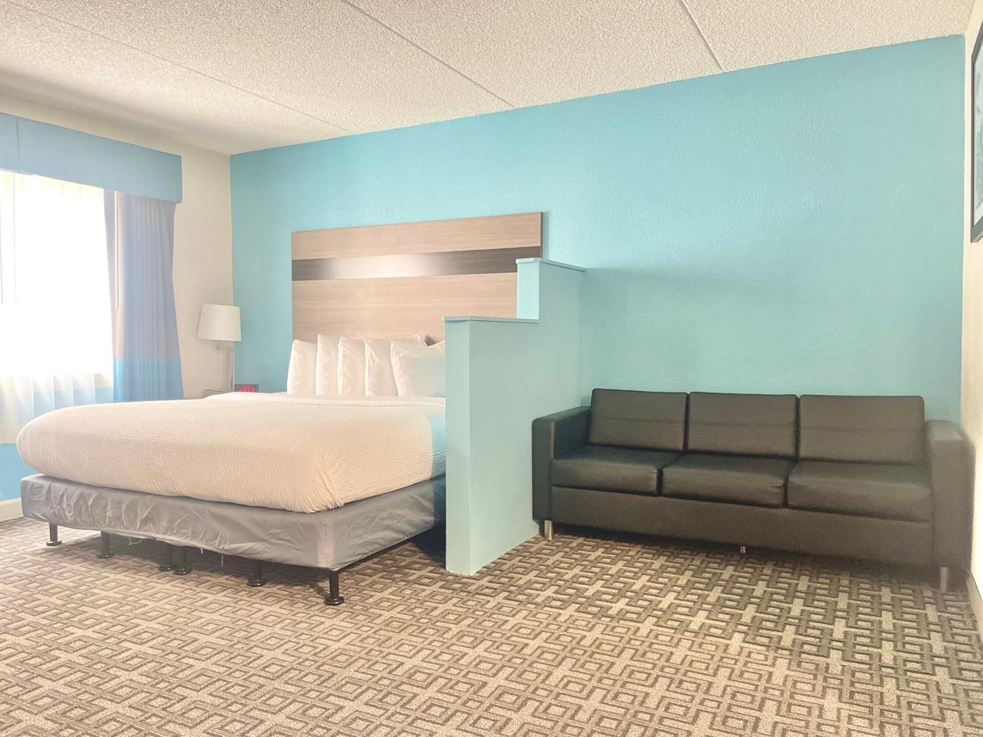 Days Inn & Suites by Wyndham Spokane gallery photo in Spokane, WA — image 15