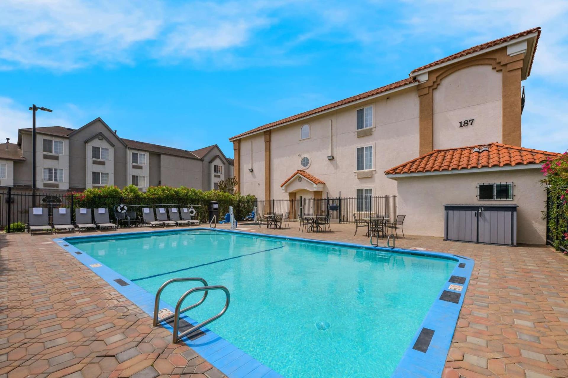 Best Western Salinas Valley Inn & Suites interior in Salinas, CA — gallery photo 2