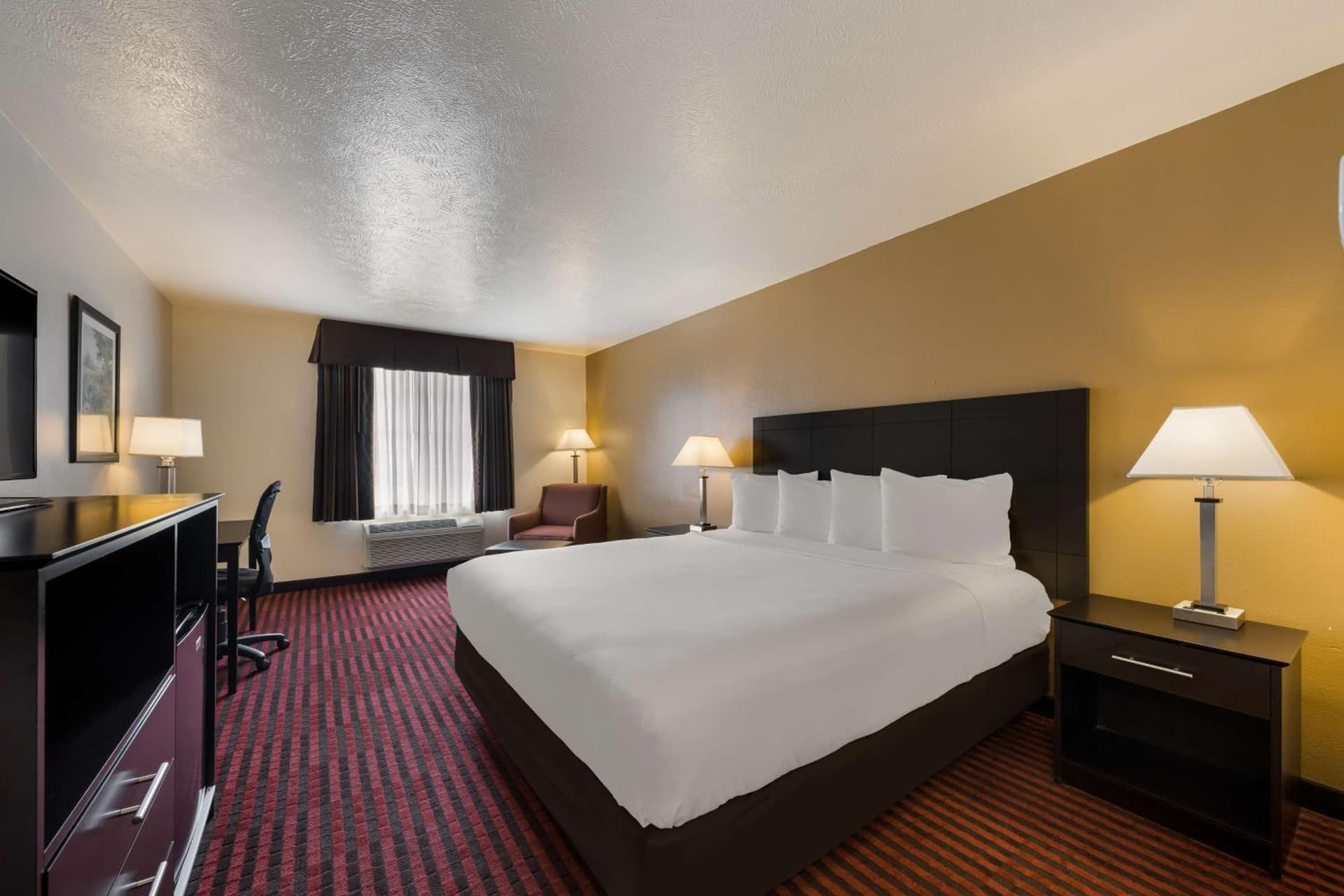 Best Western Salinas Valley Inn & Suites interior in Salinas, CA — gallery photo 2