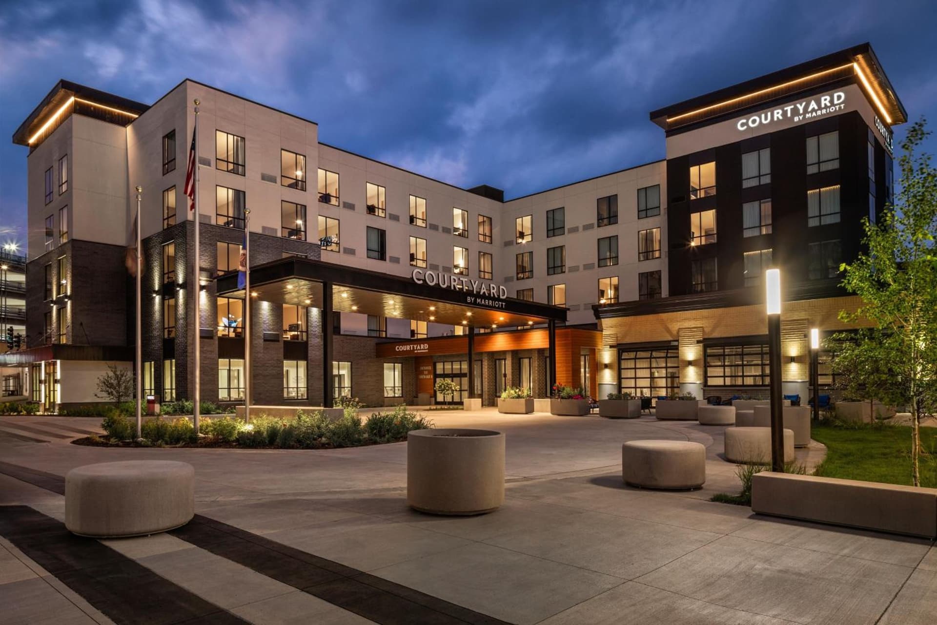 Courtyard by Marriott St Paul Downtown interior in Saint Paul, MN — gallery photo 2