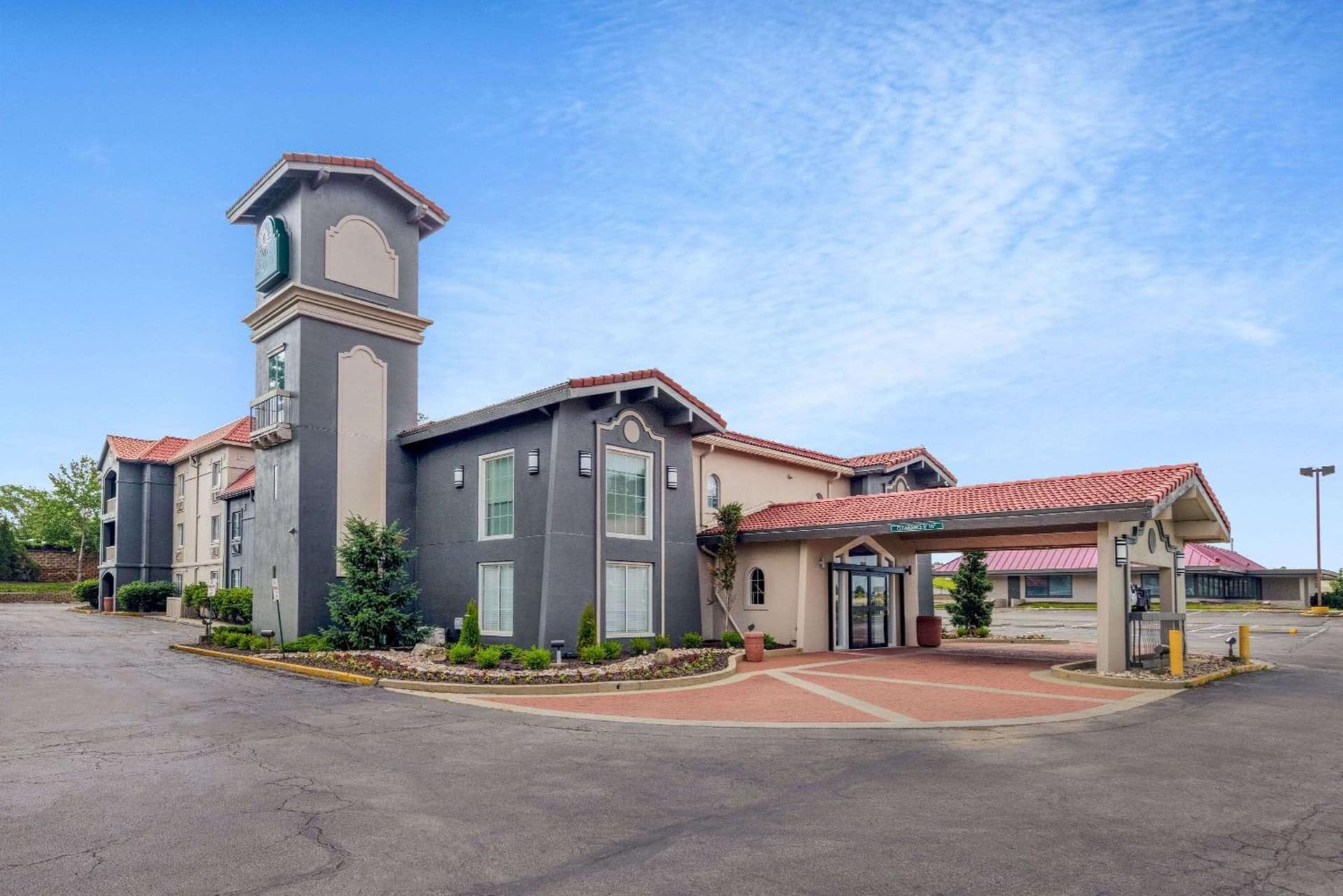 La Quinta Inn by Wyndham Kansas City Lenexa featured exterior or lobby in Lenexa, KS — similar hotel