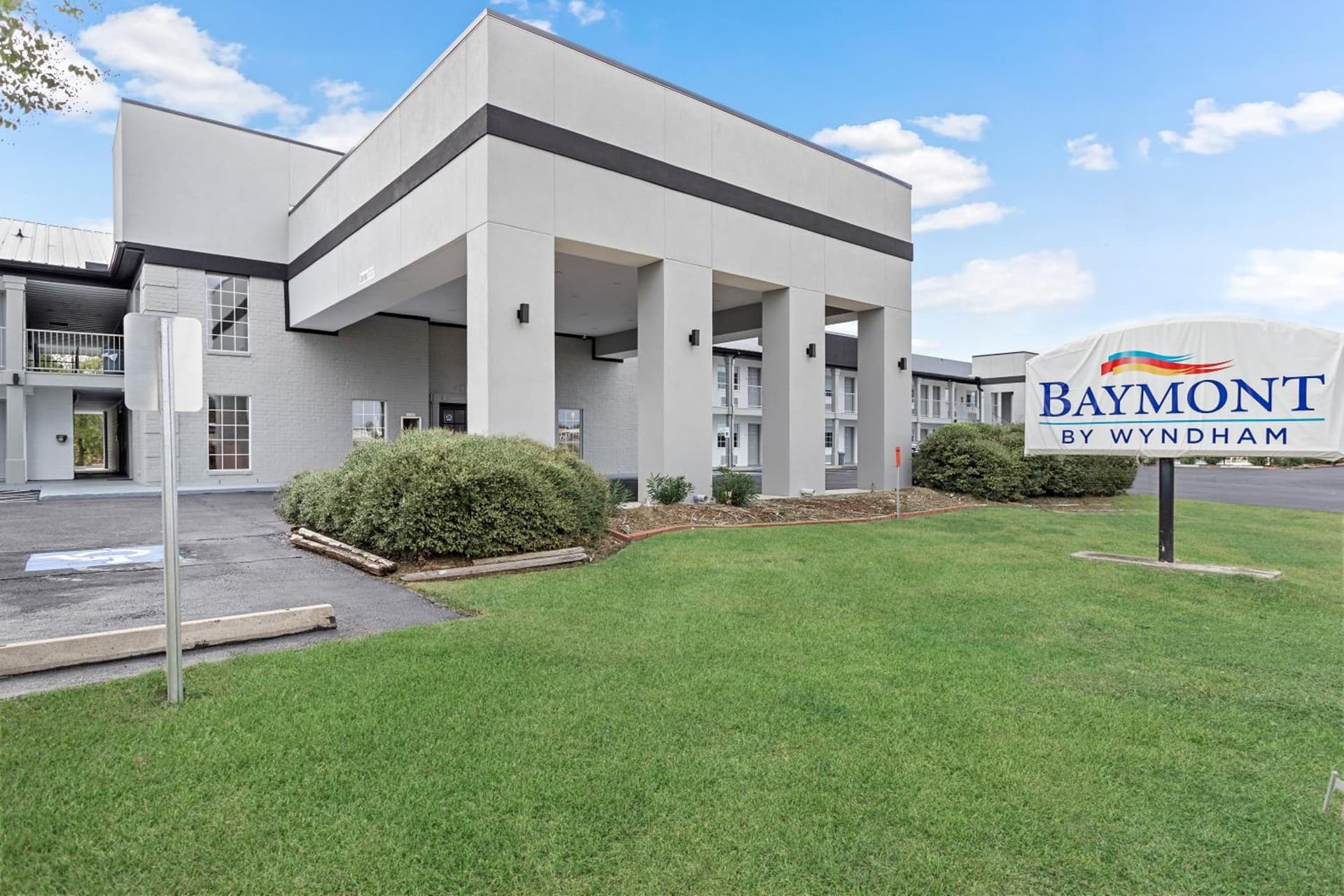 Baymont by Wyndham Beaumont gallery photo in Beaumont, TX — image 27