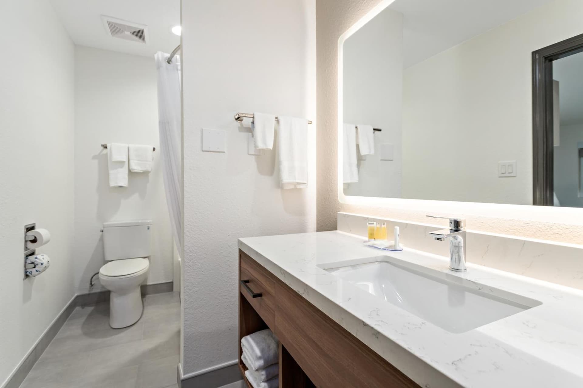 Baymont by Wyndham Beaumont gallery photo in Beaumont, TX — image 31