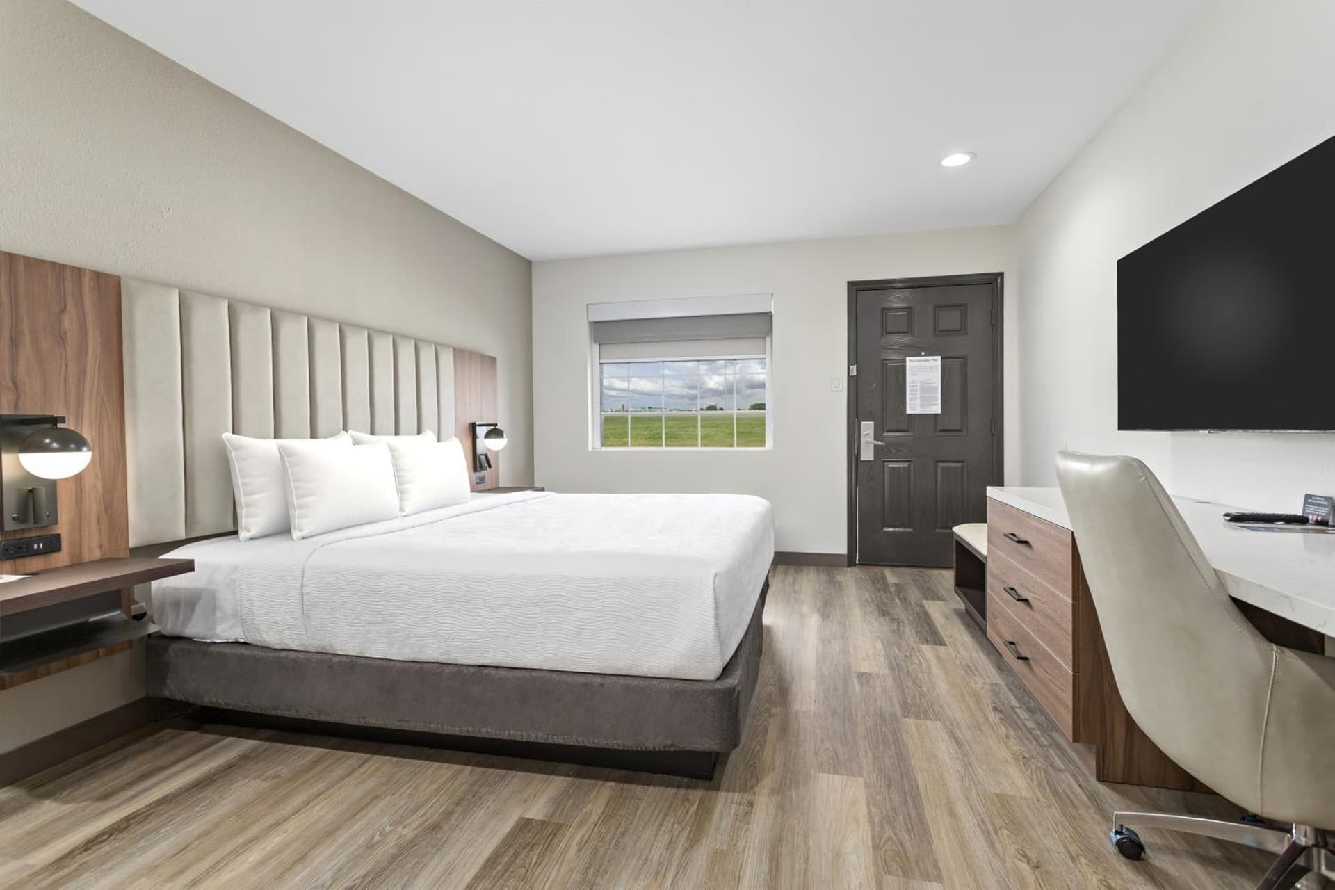 Baymont by Wyndham Beaumont gallery photo in Beaumont, TX — image 75