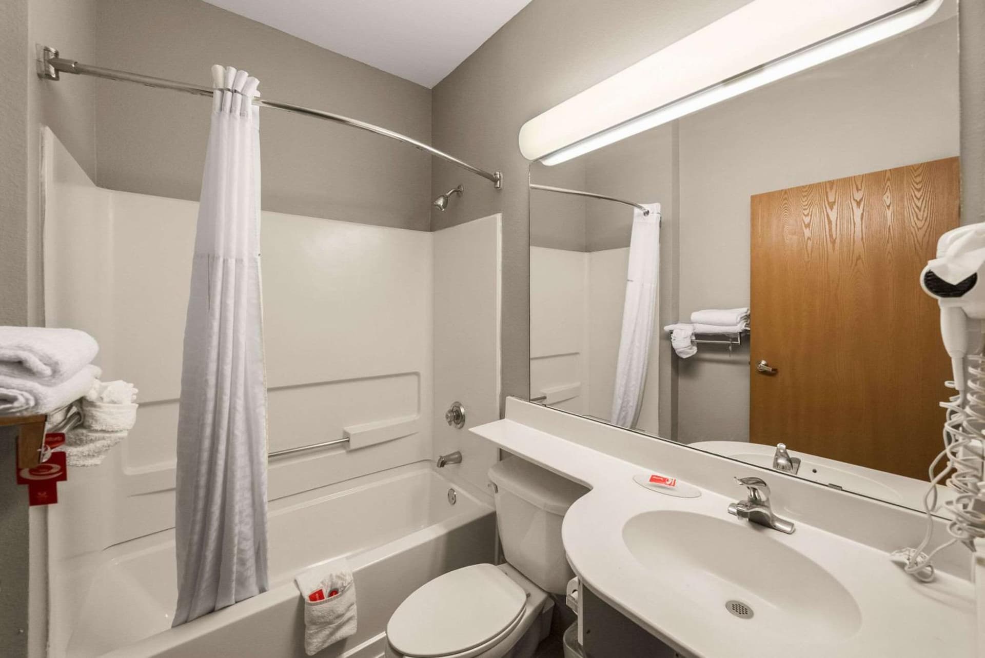 Econo Lodge Inn & Suites Mesquite - Dallas East gallery photo in Mesquite, TX — image 8