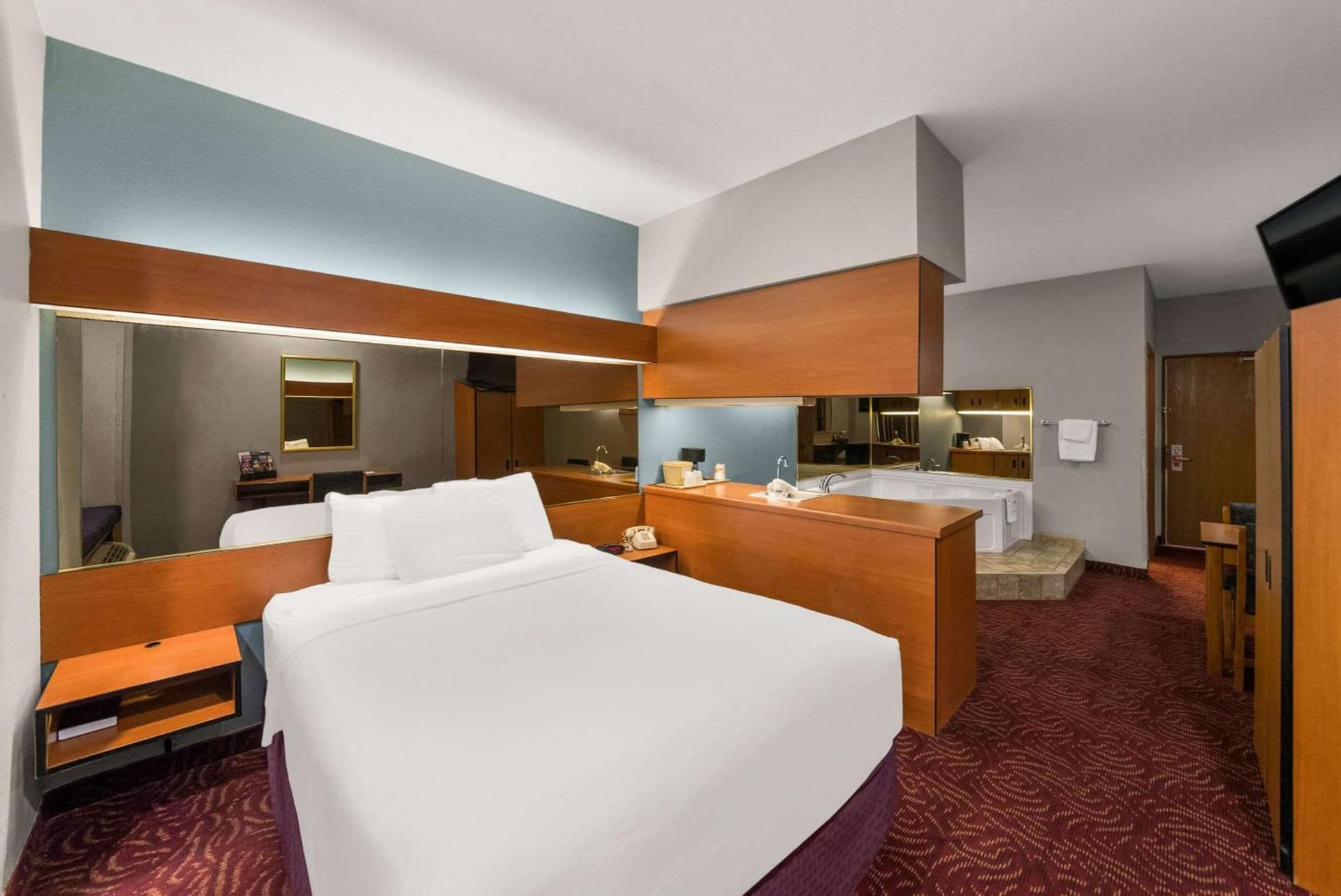 Econo Lodge Inn & Suites Mesquite - Dallas East gallery photo in Mesquite, TX — image 37