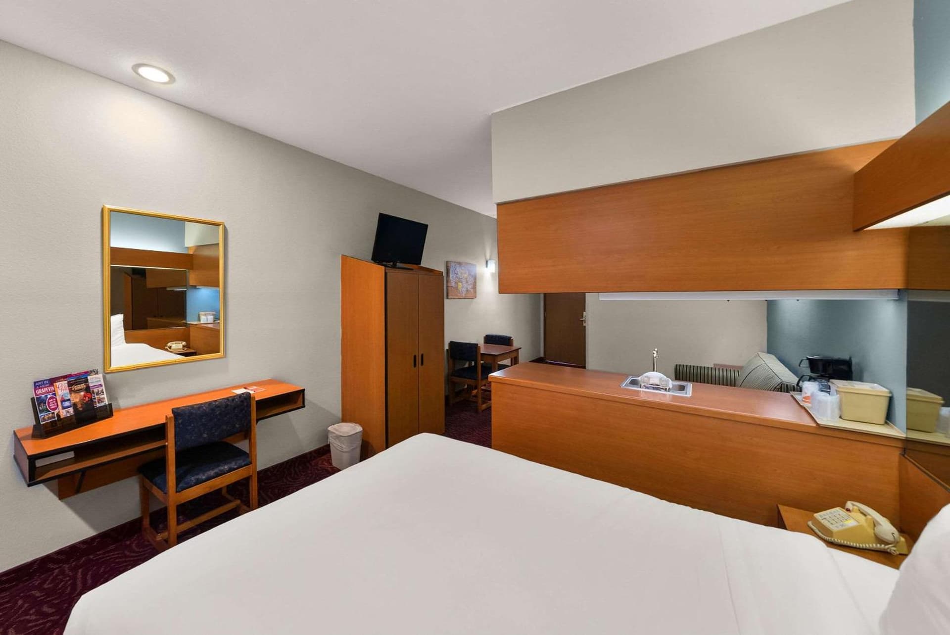 Econo Lodge Inn & Suites Mesquite - Dallas East gallery photo in Mesquite, TX — image 43