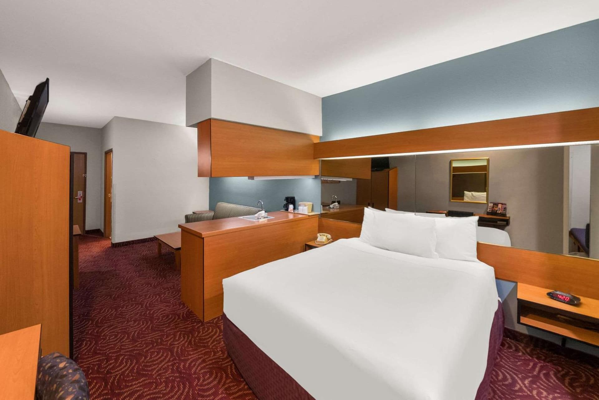 Econo Lodge Inn & Suites Mesquite - Dallas East gallery photo in Mesquite, TX — image 17