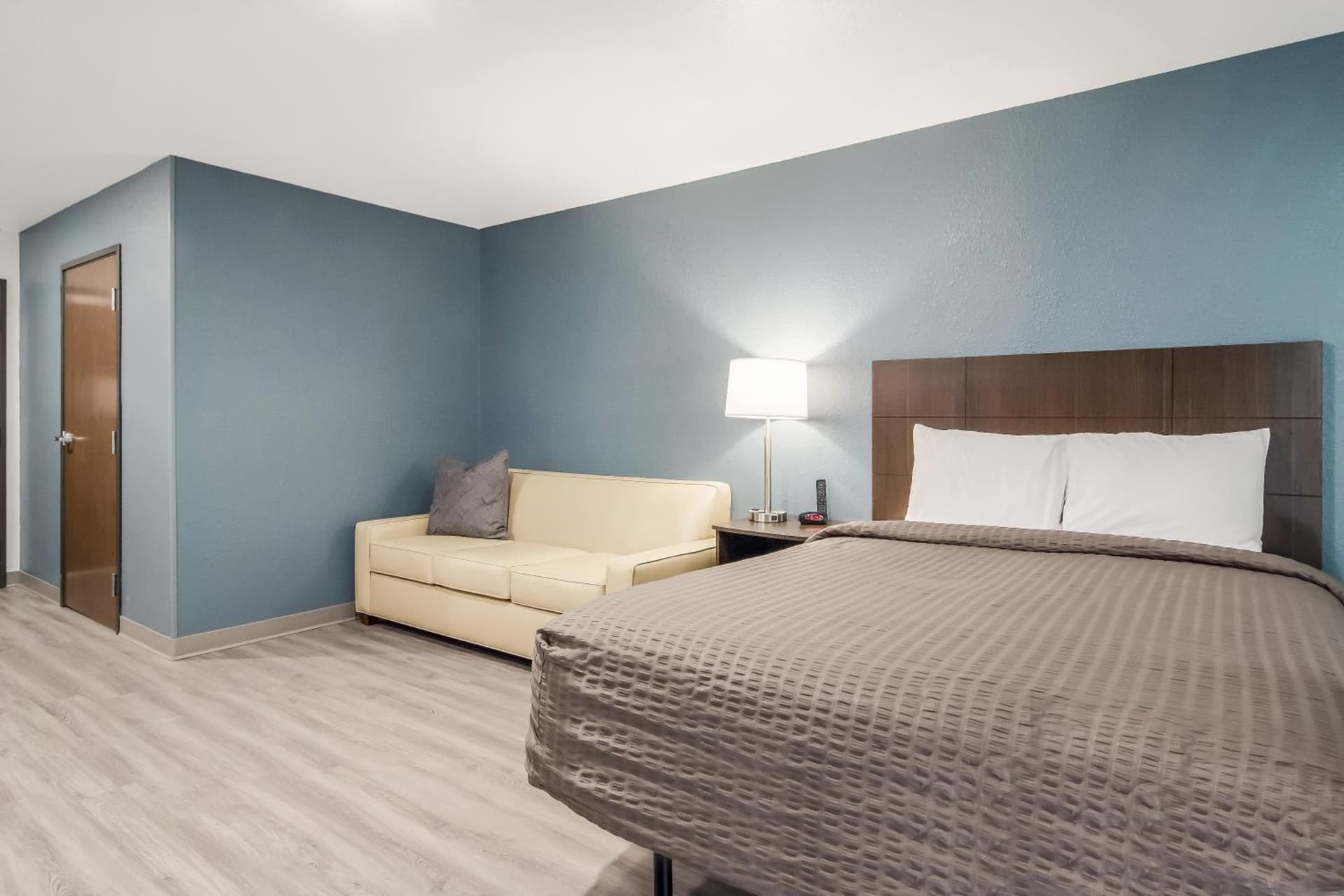 WoodSpring Suites Dearborn Detroit gallery photo in Dearborn, MI — image 34
