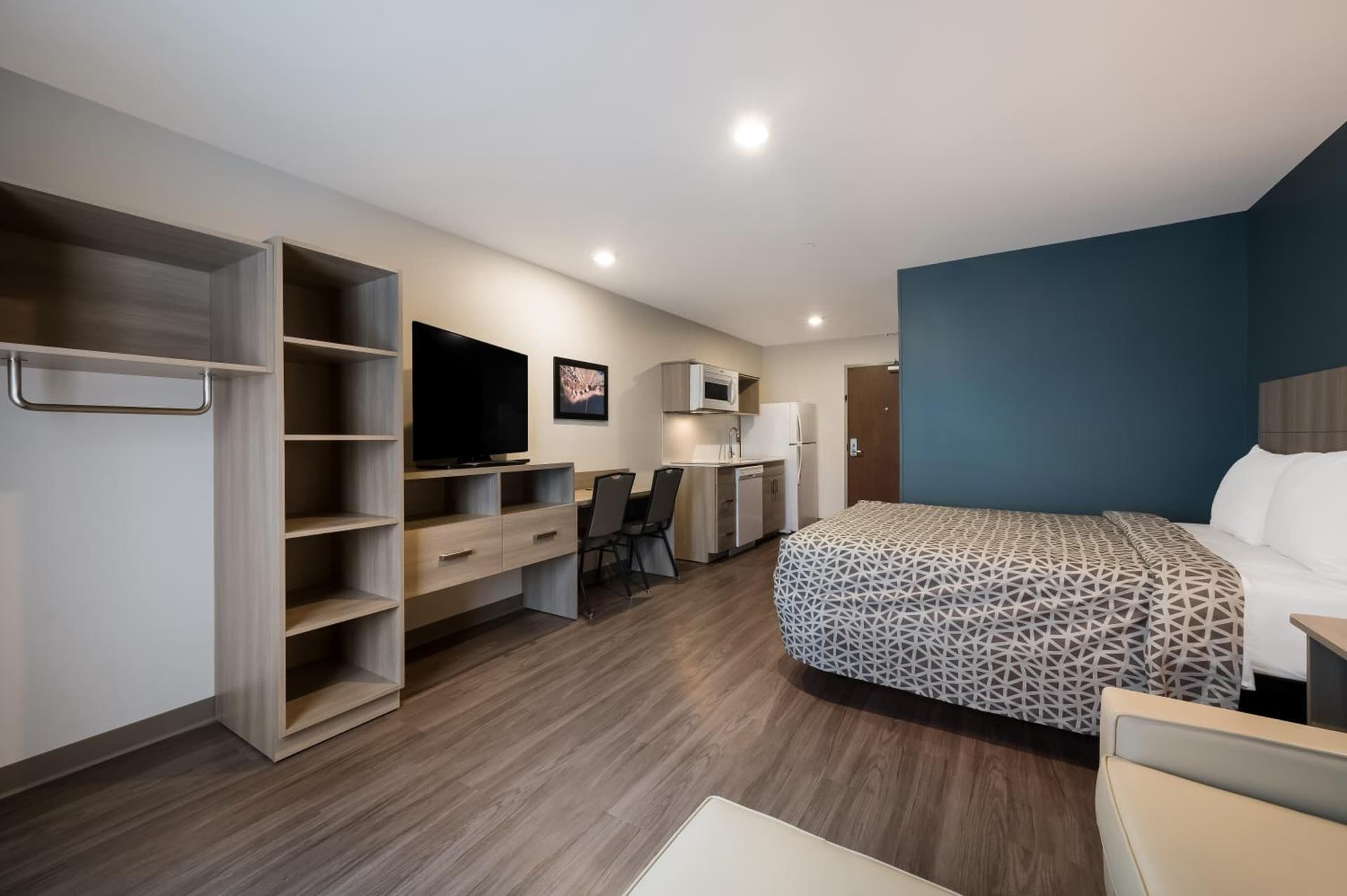 WoodSpring Suites Dearborn Detroit gallery photo in Dearborn, MI — image 35