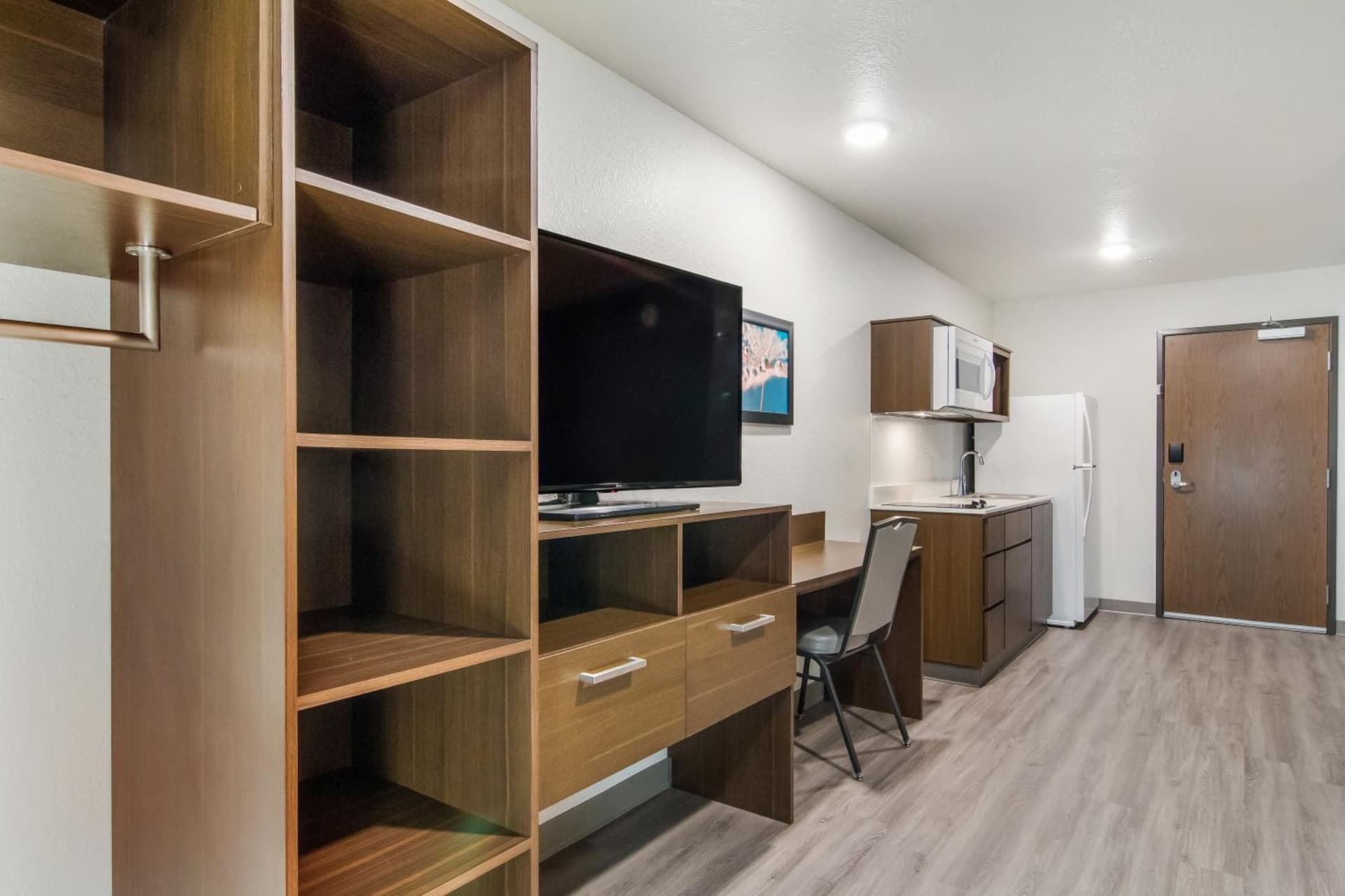 WoodSpring Suites Dearborn Detroit gallery photo in Dearborn, MI — image 39