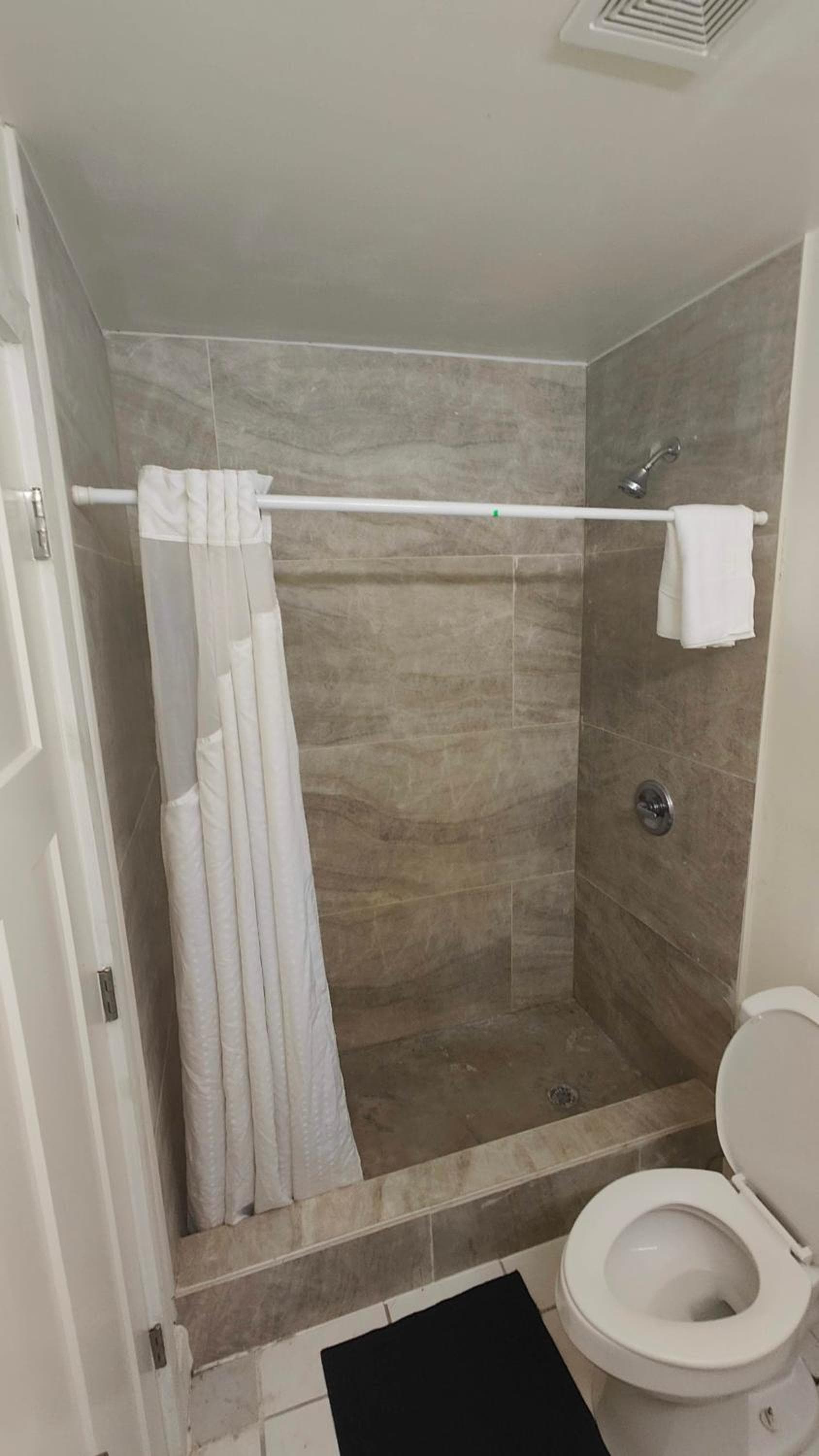 Mount Airy Motel interior in Mount Airy, NC — gallery photo 2