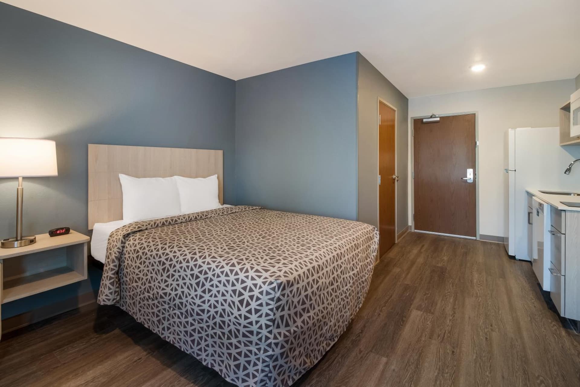 WoodSpring Suites Dearborn Detroit gallery photo in Dearborn, MI — image 53