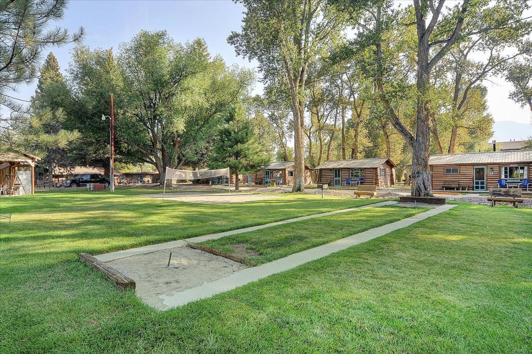 Vista Court Cabins & Lodge interior in Buena Vista, CO — gallery photo 2