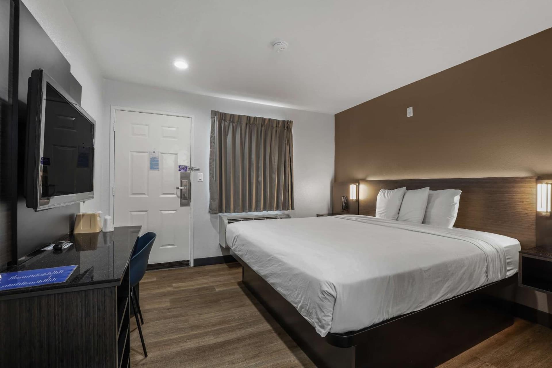 Motel 6-Escondido, CA property views in Escondido, CA — gallery photo 3