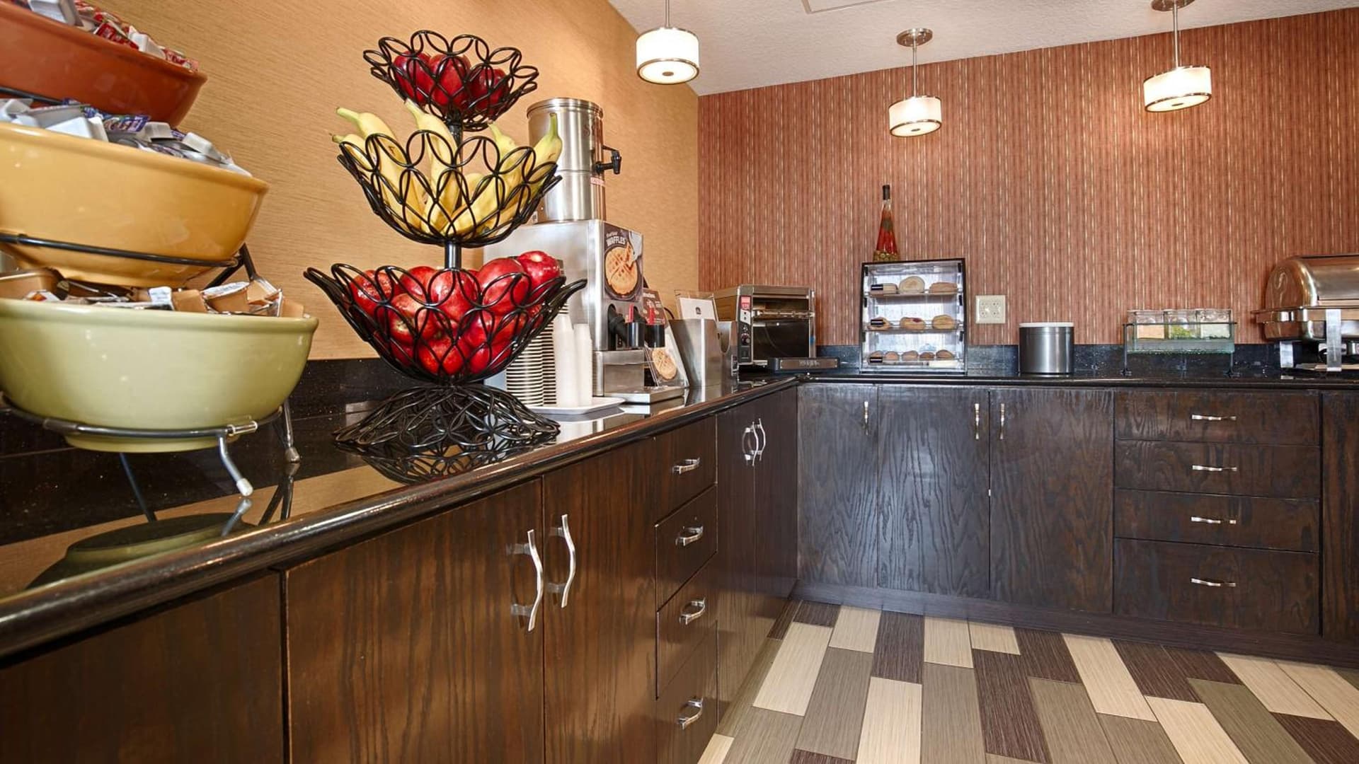 Best Western Luxbury Inn Fort Wayne gallery photo in Fort Wayne, IN — image 16