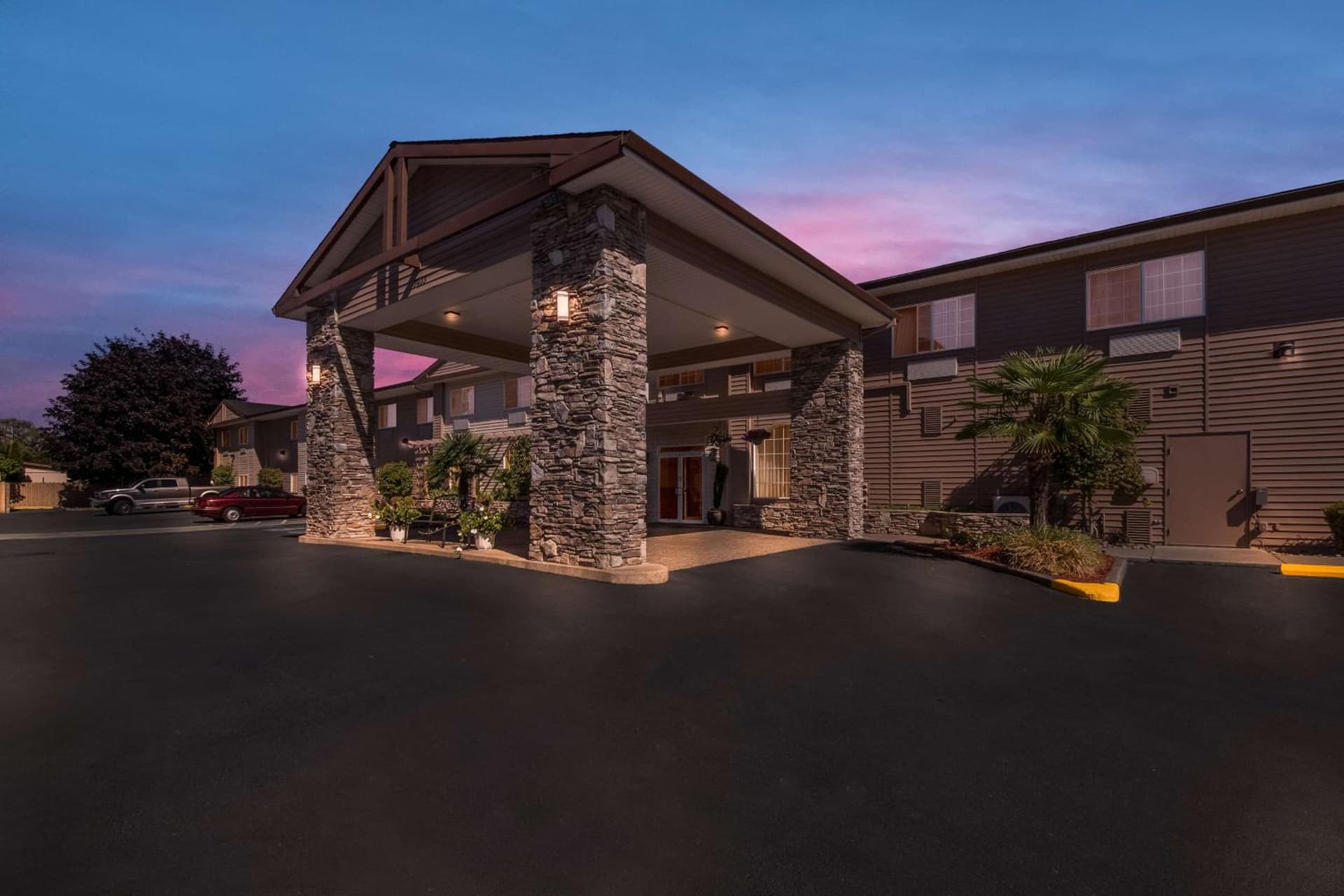 Best Western University Inn and Suites property views in Forest Grove, OR — gallery photo 3