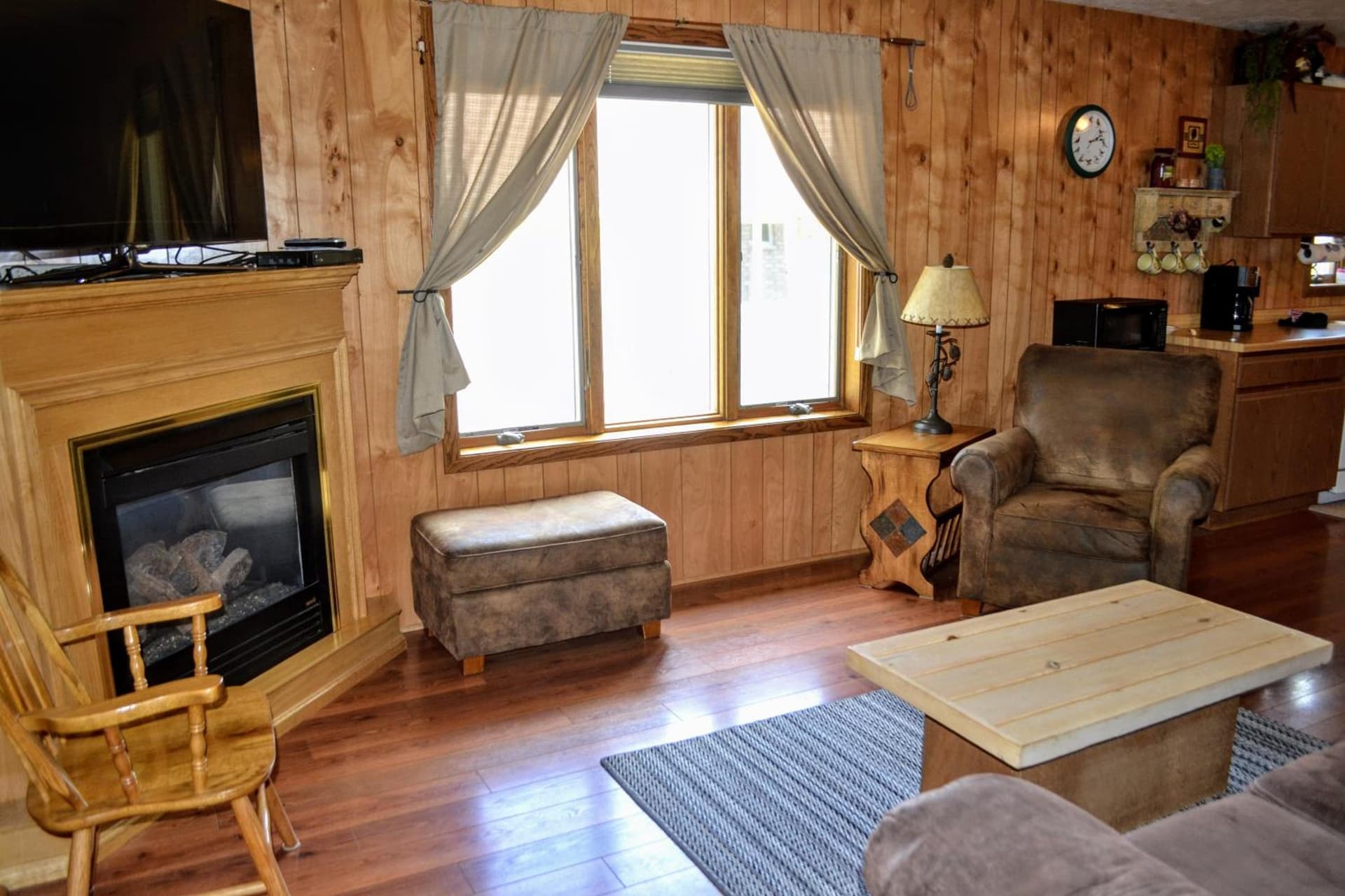 Northern Resort 15 interior in Minocqua, WI — gallery photo 2