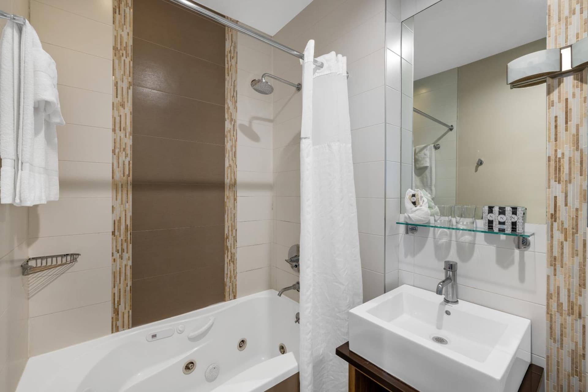 Aura Hotel Brooklyn gallery photo in Brooklyn, NY — image 17