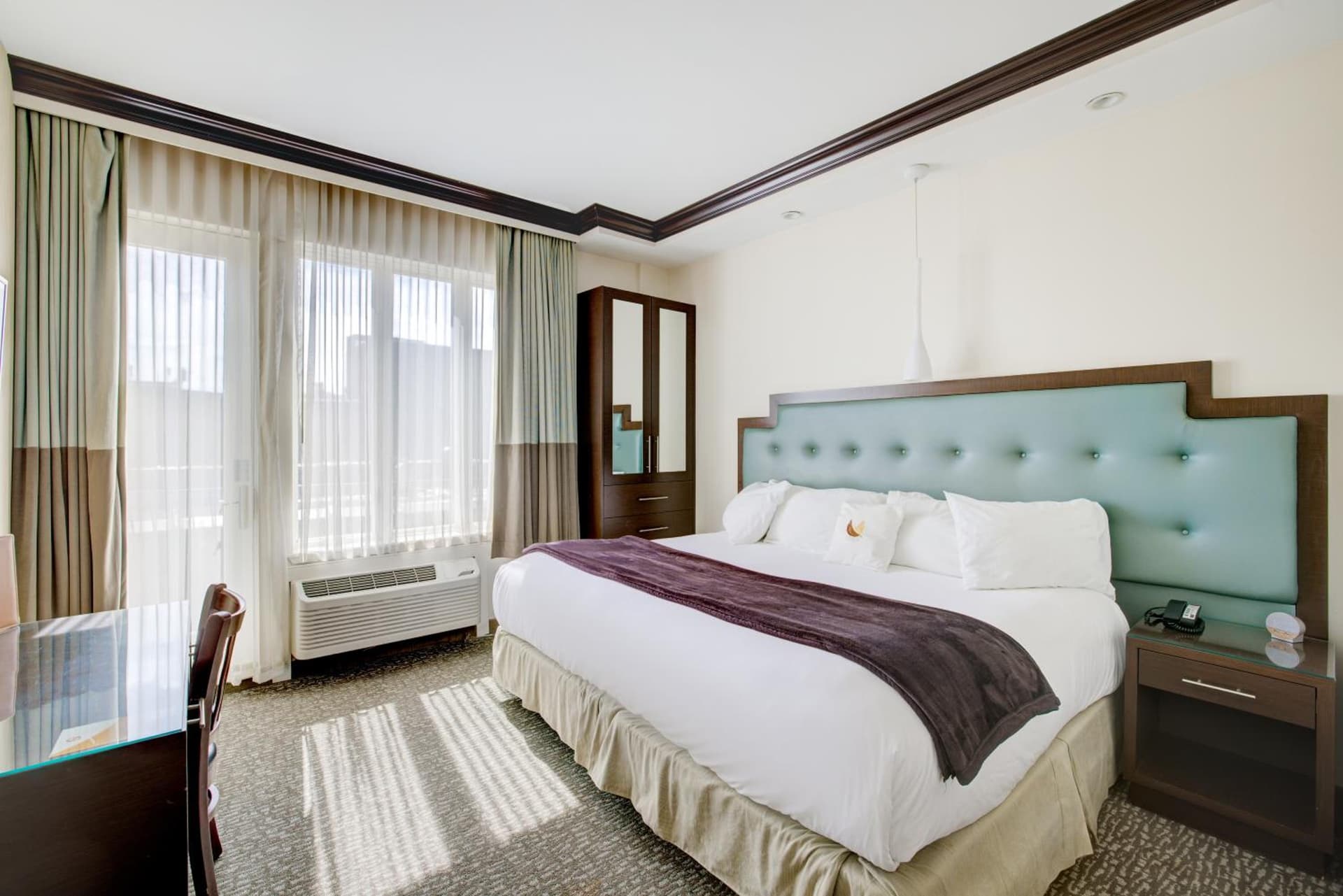 Aura Hotel Brooklyn gallery photo in Brooklyn, NY — image 9