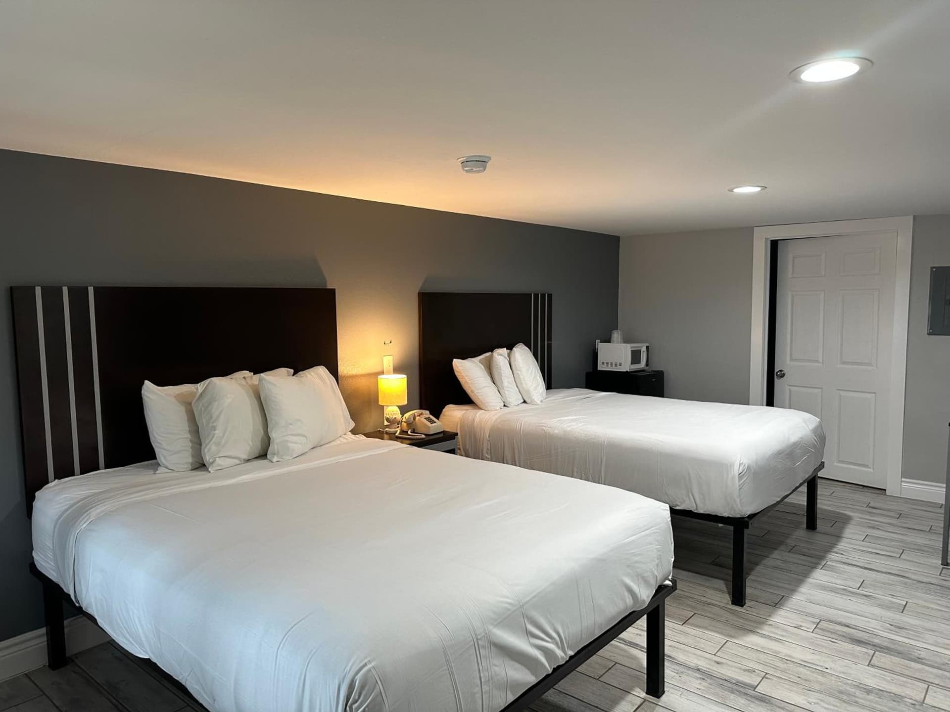 Village Inn Motel Rockport near Aransas Bay interior in Rockport, TX — gallery photo 2