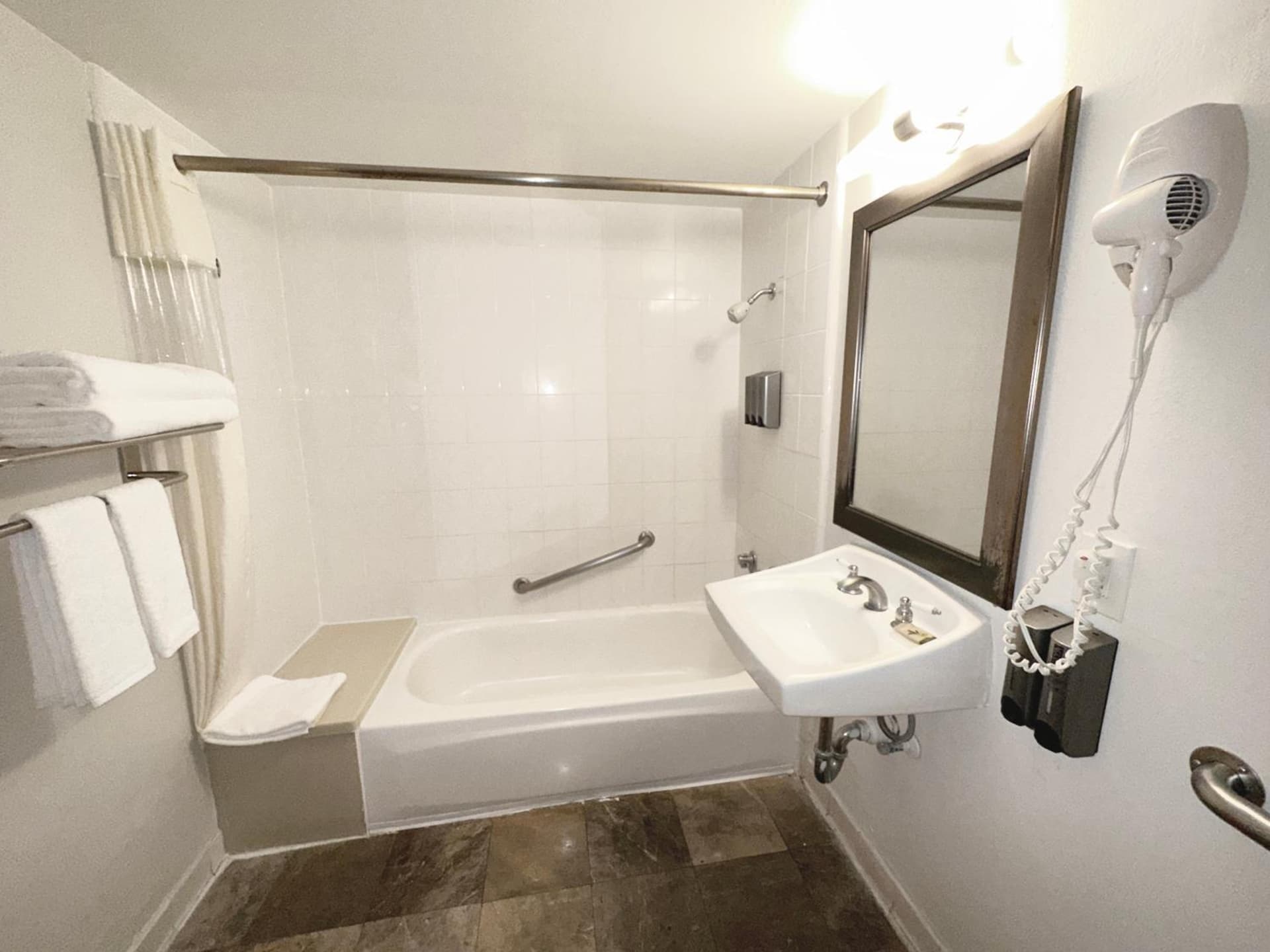 Lincoln Hotel Monterey Park Los Angeles property views in Monterey Park, CA — gallery photo 3